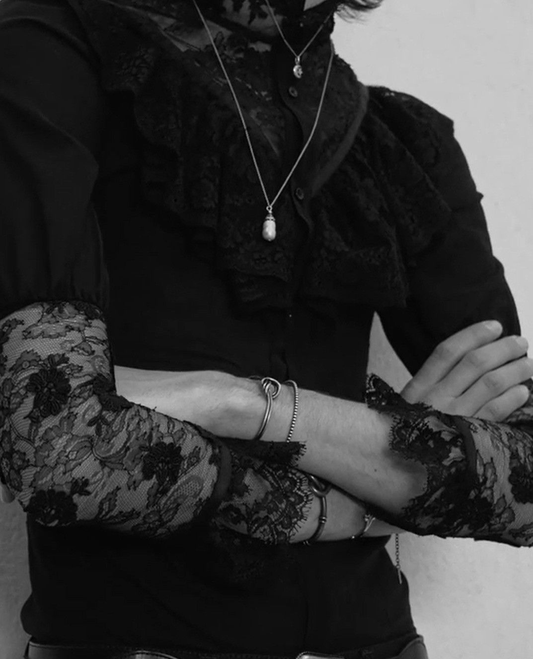Saint Laurent Paris o1bcso1str0625 Victoria Frilled Blouse In Washed in Black Size US XXS / EU 40 - 4 Thumbnail