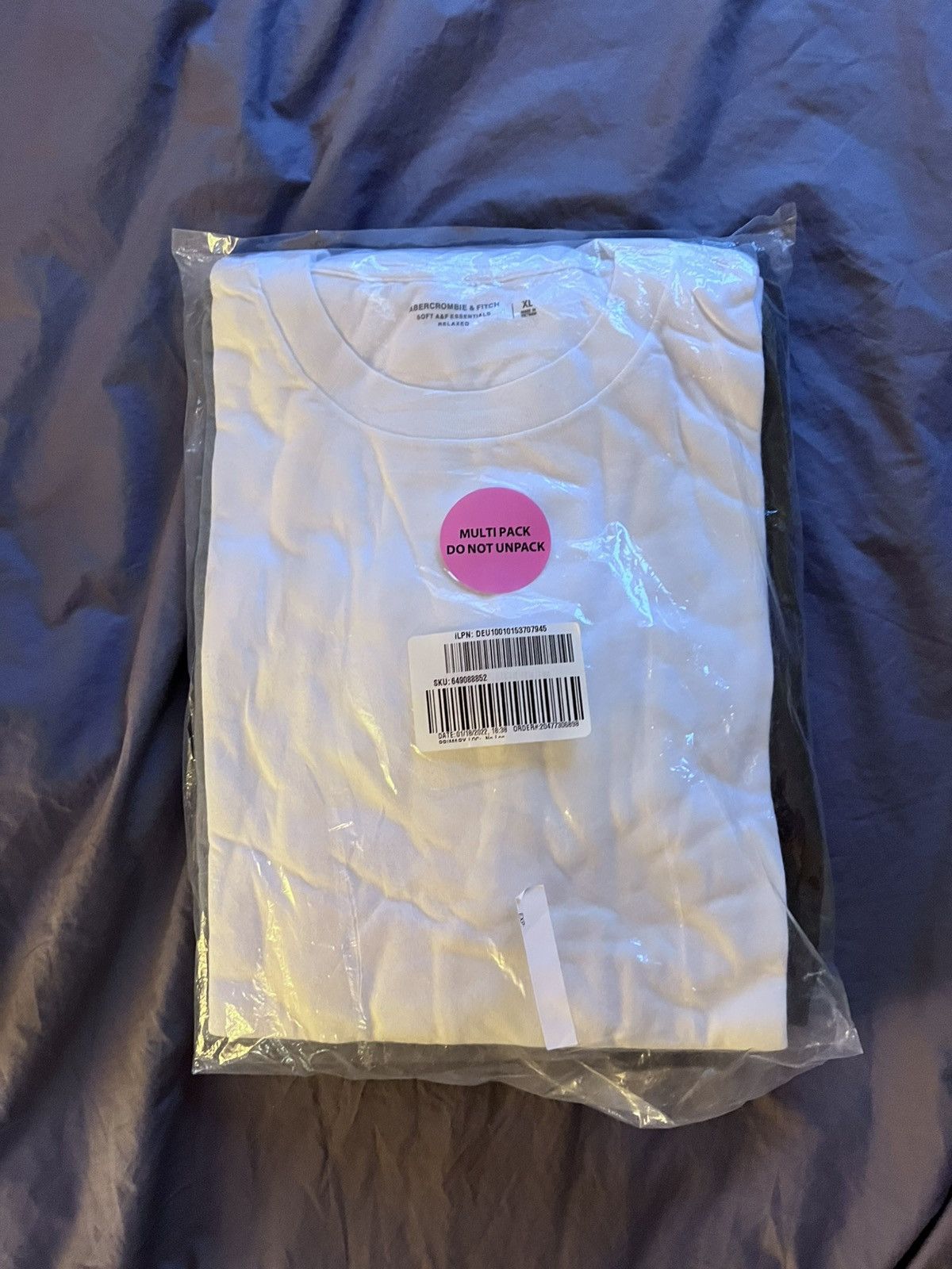Abercrombie & Fitch 3-Pack Relaxed Essential Tees Size US XL / EU 56 / 4 - 1 Thumbnail