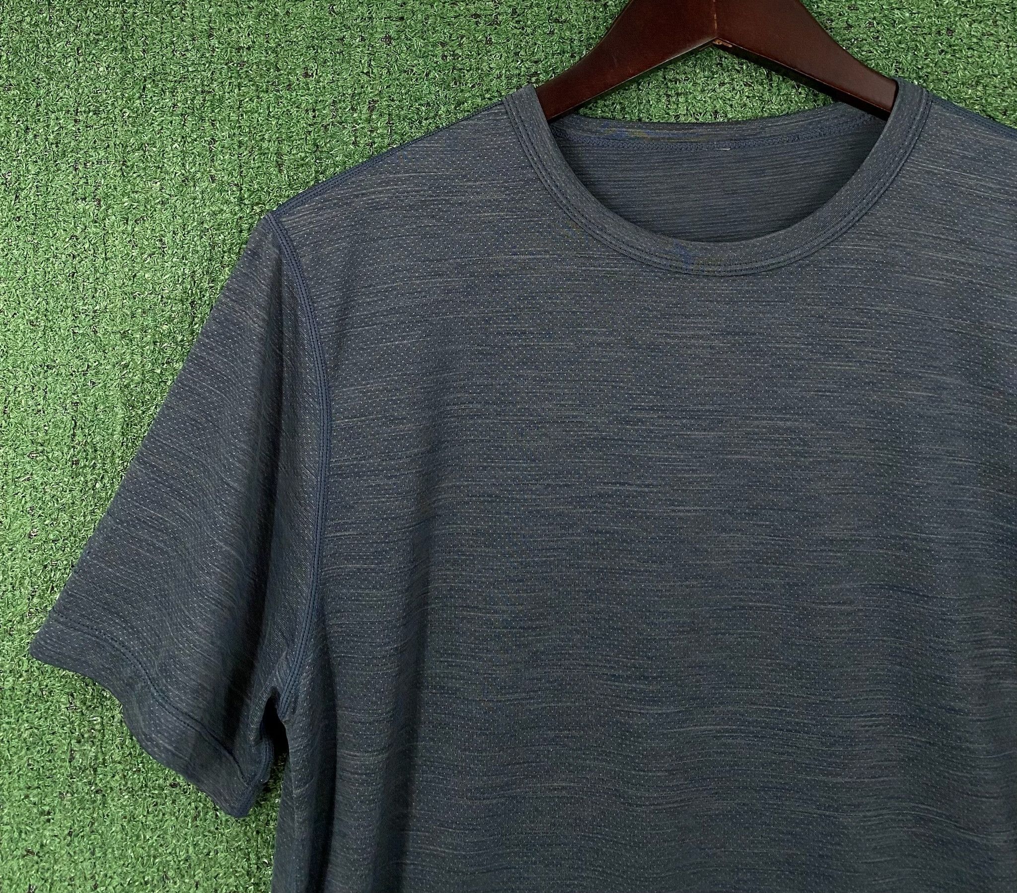 Vuori Vuori Zephyr Navy Performance Short Sleeve T-Shirt Small Size US S / EU 44-46 / 1 - 2 Thumbnail
