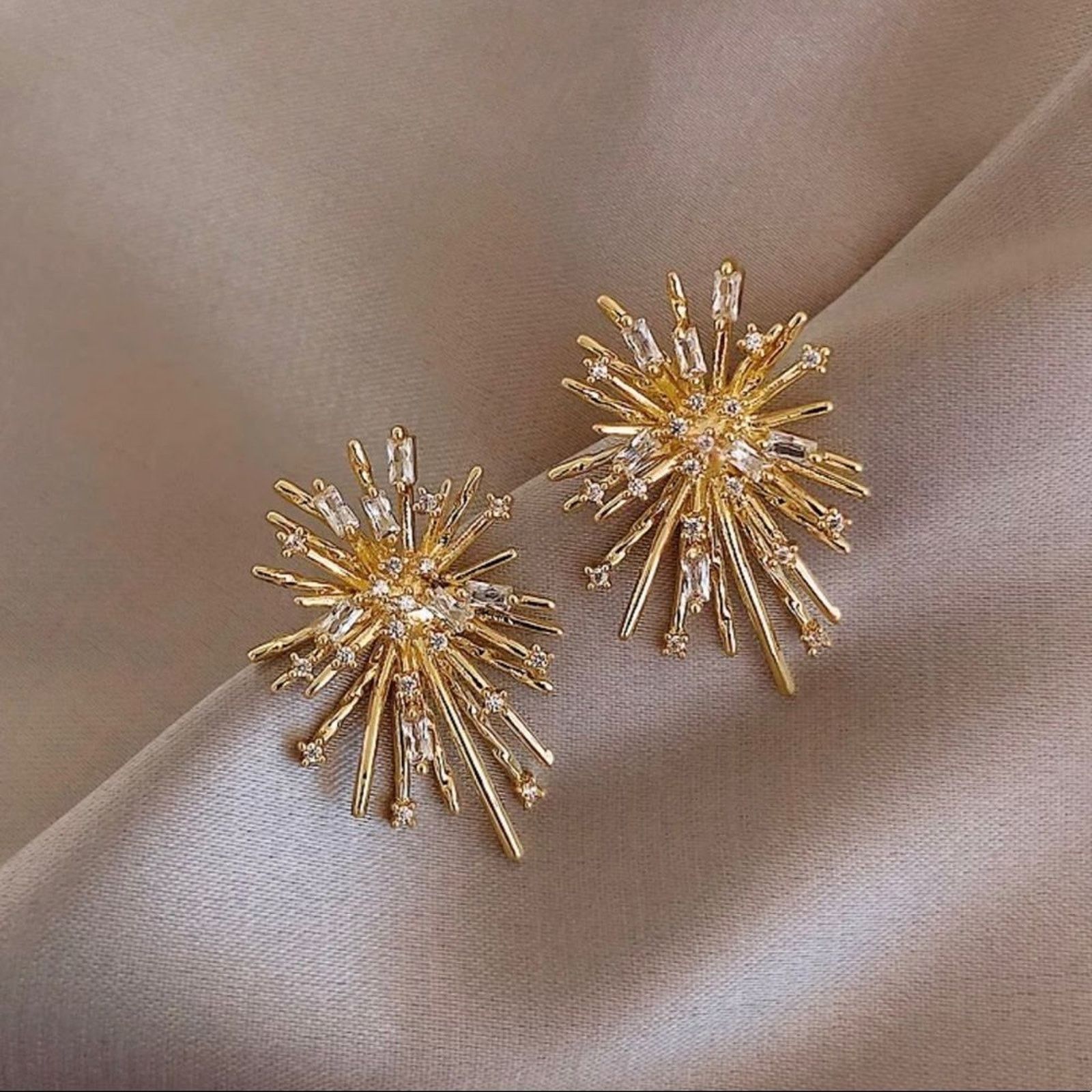 Other New 18K Diamond Firework Stud Earrings Size ONE SIZE - 2 Thumbnail
