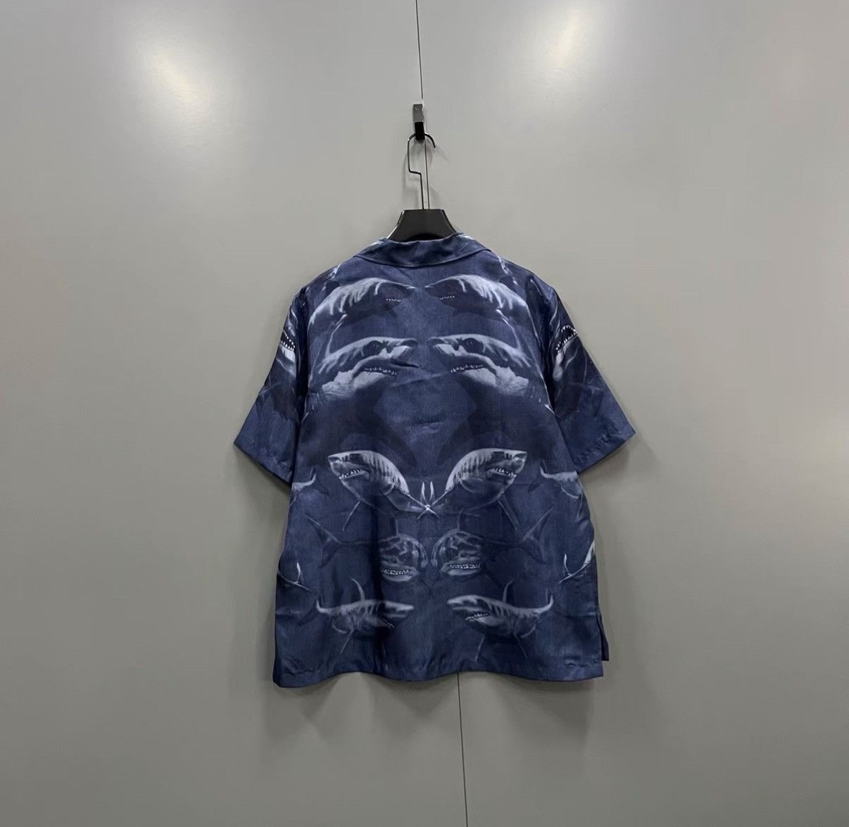 Burberry Burberry Shark Print Short Sleeve Shirt J41 Size US M / EU 48-50 / 2 - 2 Thumbnail
