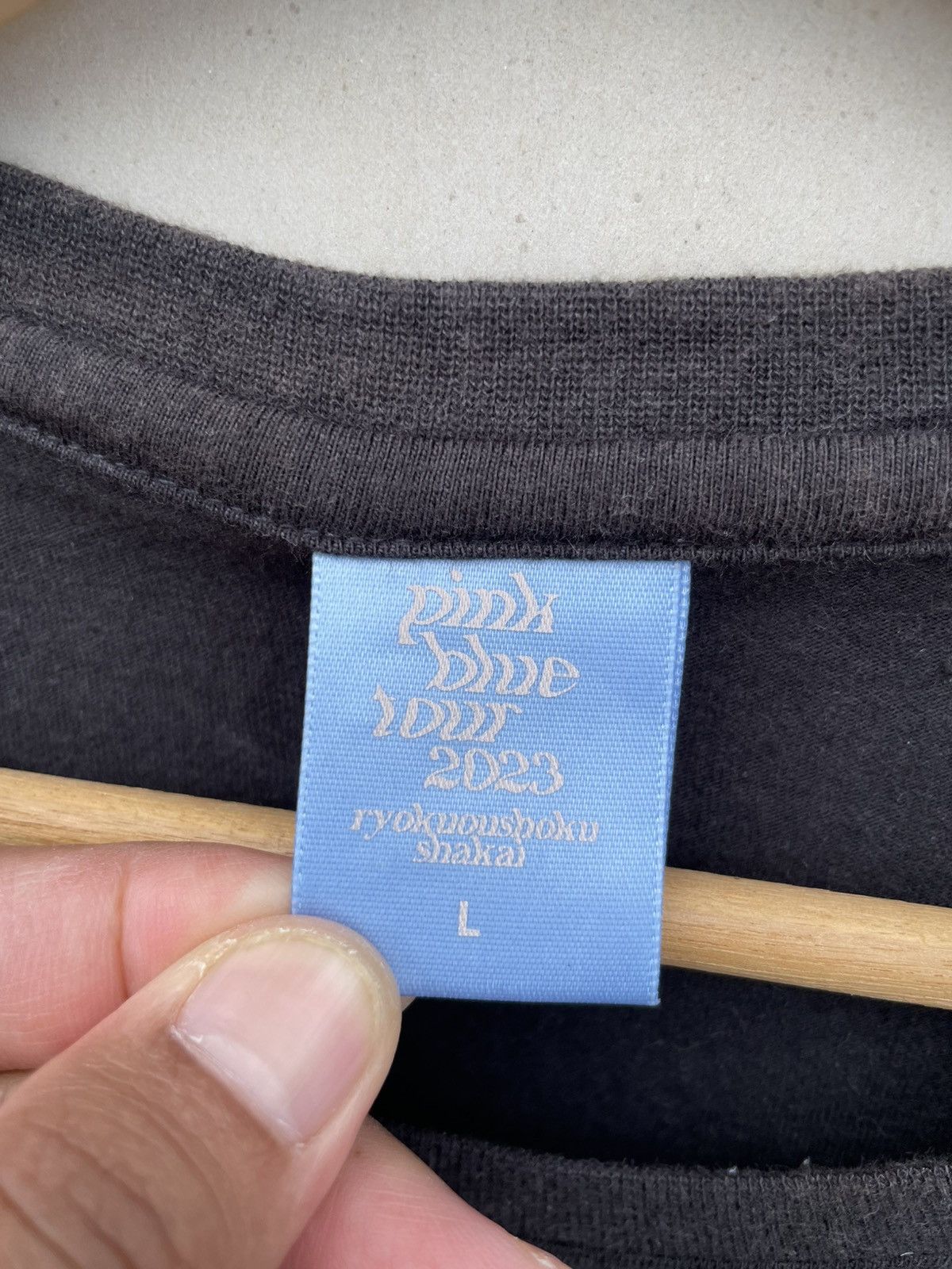 Japanese Brand RARE🔥 Pink Blue Tour 2023 ryokuoushoku shakai Size US L / EU 52-54 / 3 - 4 Thumbnail