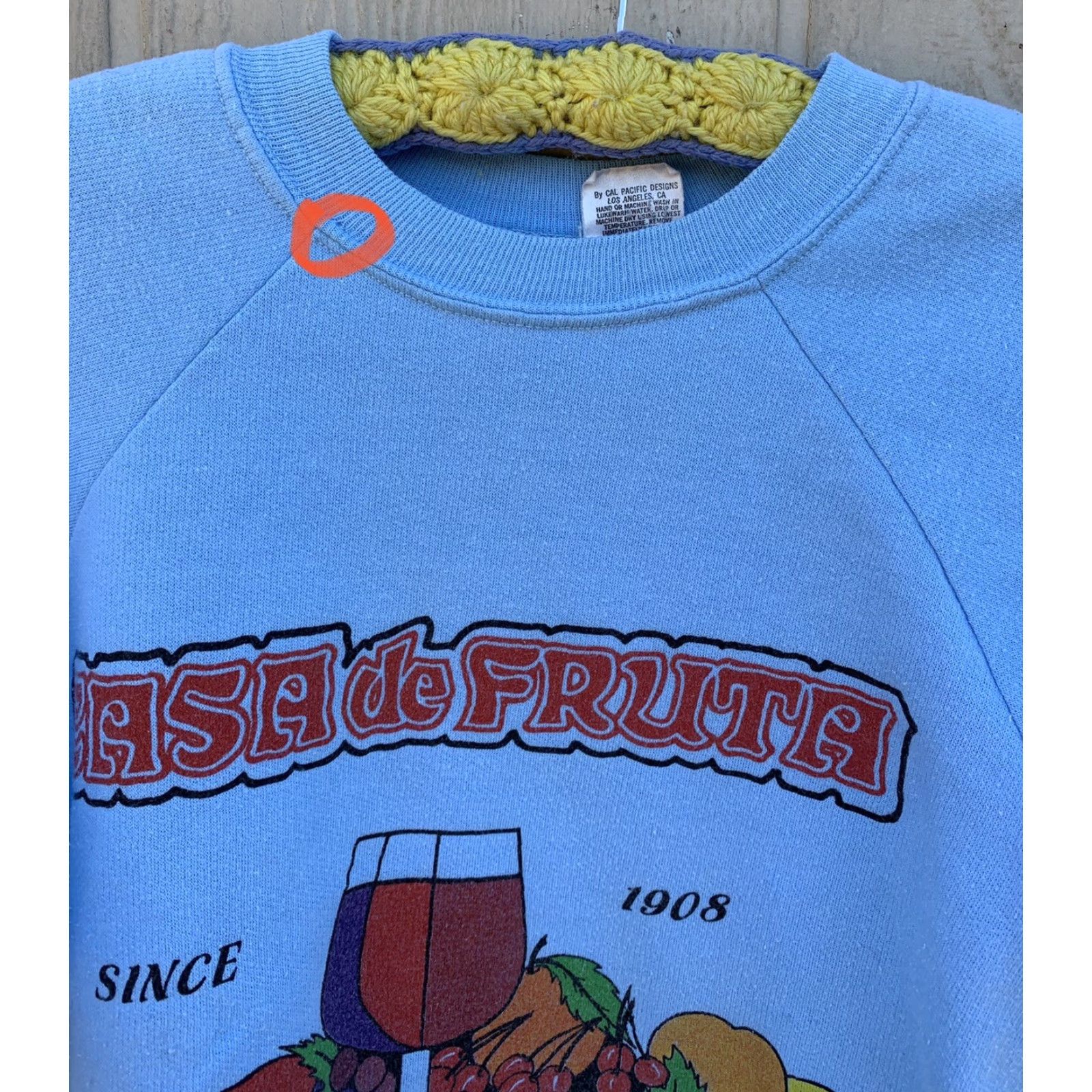 Vintage VINTAGE Casa de Fruta since 1908 RV Park raglan sweatshirt c 1987 80s 1980s M blue unisex adults pullover crew neck long sleeve graphic 80s 1980s Size US M / EU 48-50 / 2 - 7 Thumbnail
