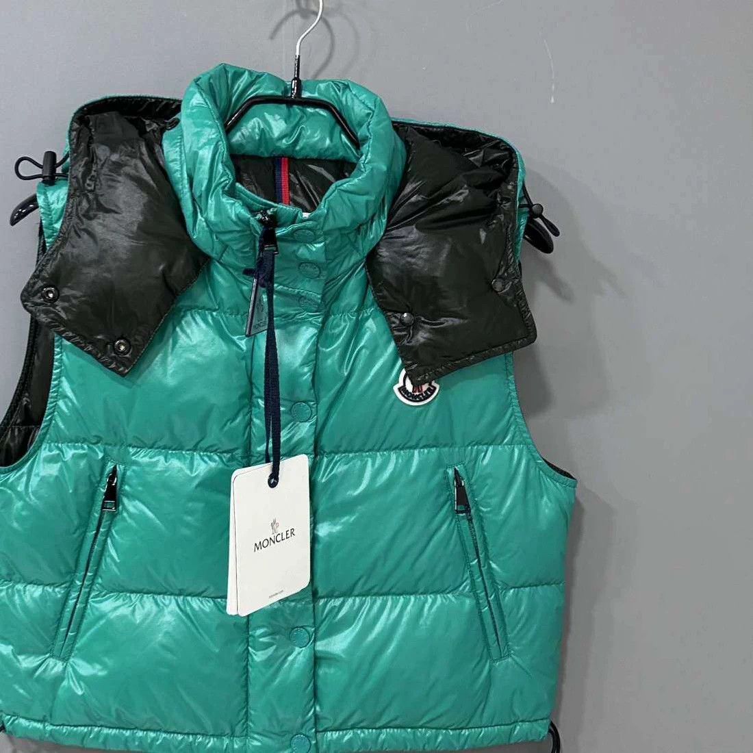 Moncler Moncler women's short down puffer vest Size S / US 4 / IT 40 - 2 Thumbnail