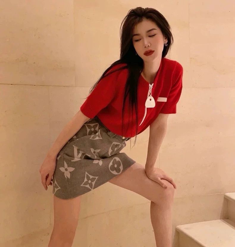 Louis Vuitton Louis Vuitton 22 Red Cashmere Half Zipper Crew Neck Short Size S / US 4 / IT 40 - 9 Thumbnail