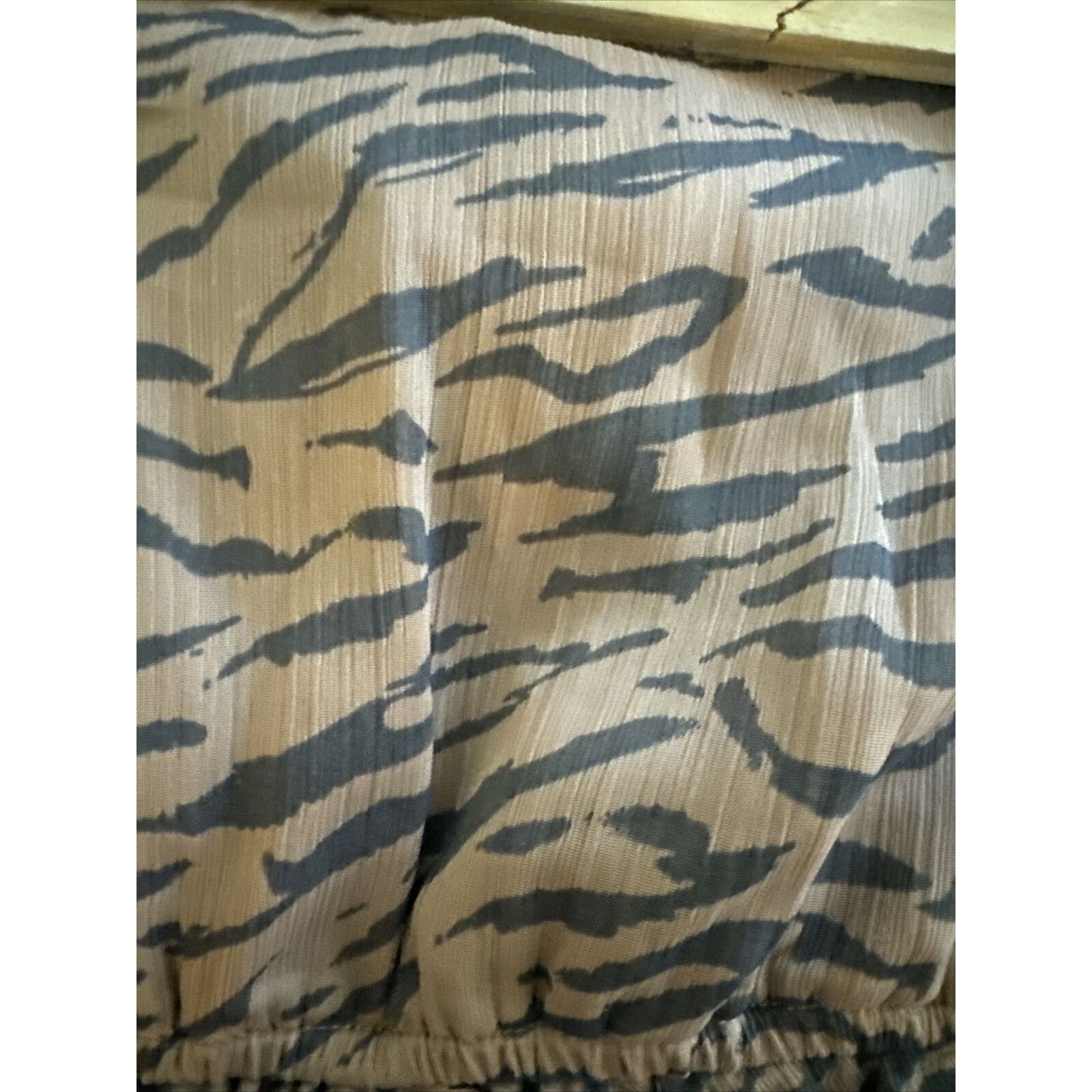 Wall + Water WALTER BAKER Shelly dress wrap-effect ruffled tiger crepon m Size M / US 6-8 / IT 42-44 - 10 Thumbnail