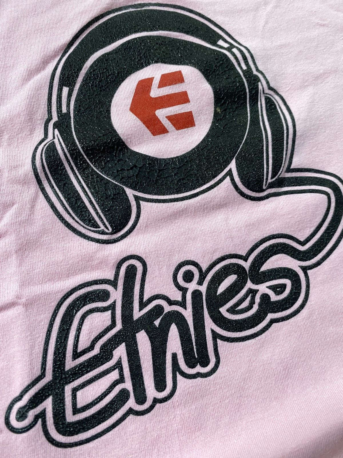 Etnies Vintage Y2K Etnies Headphones Graphic T Shirt Size US L / EU 52-54 / 3 - 2 Thumbnail