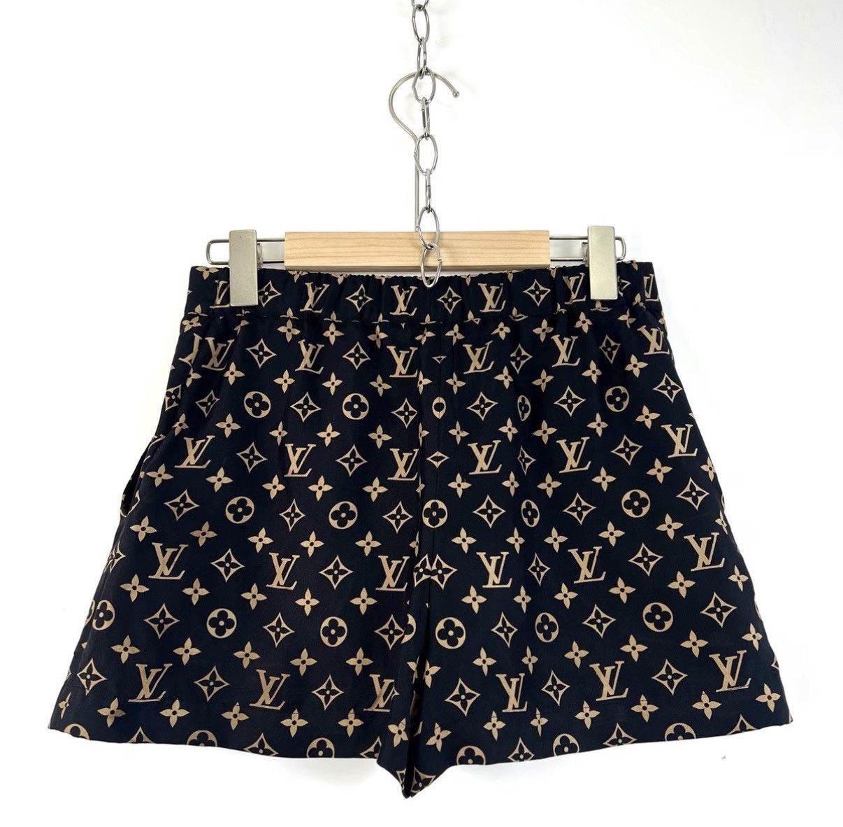 Louis Vuitton LOUIS VUITTON monogram full print twill silk shorts K12 Size 25" / US 0 / IT 36 - 2 Thumbnail
