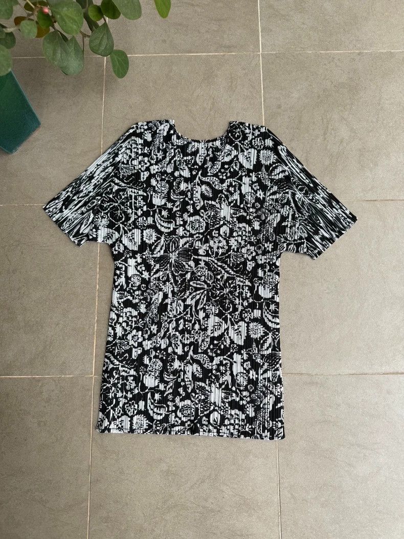 Issey Miyake Issey Miyake size:3 A black and grey plant and floral top Size XS / US 0-2 / IT 36-38 - 1 Thumbnail