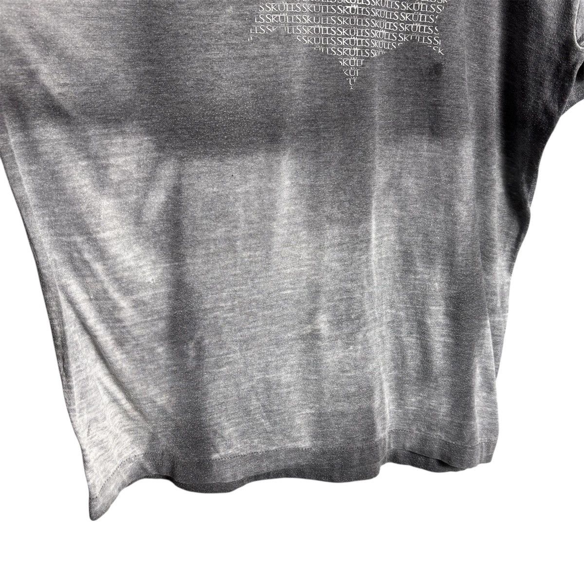 Vintage Vintage 90s Skulls Distressed T-Shirt / Sun Faded Size US XL / EU 56 / 4 - 8 Thumbnail