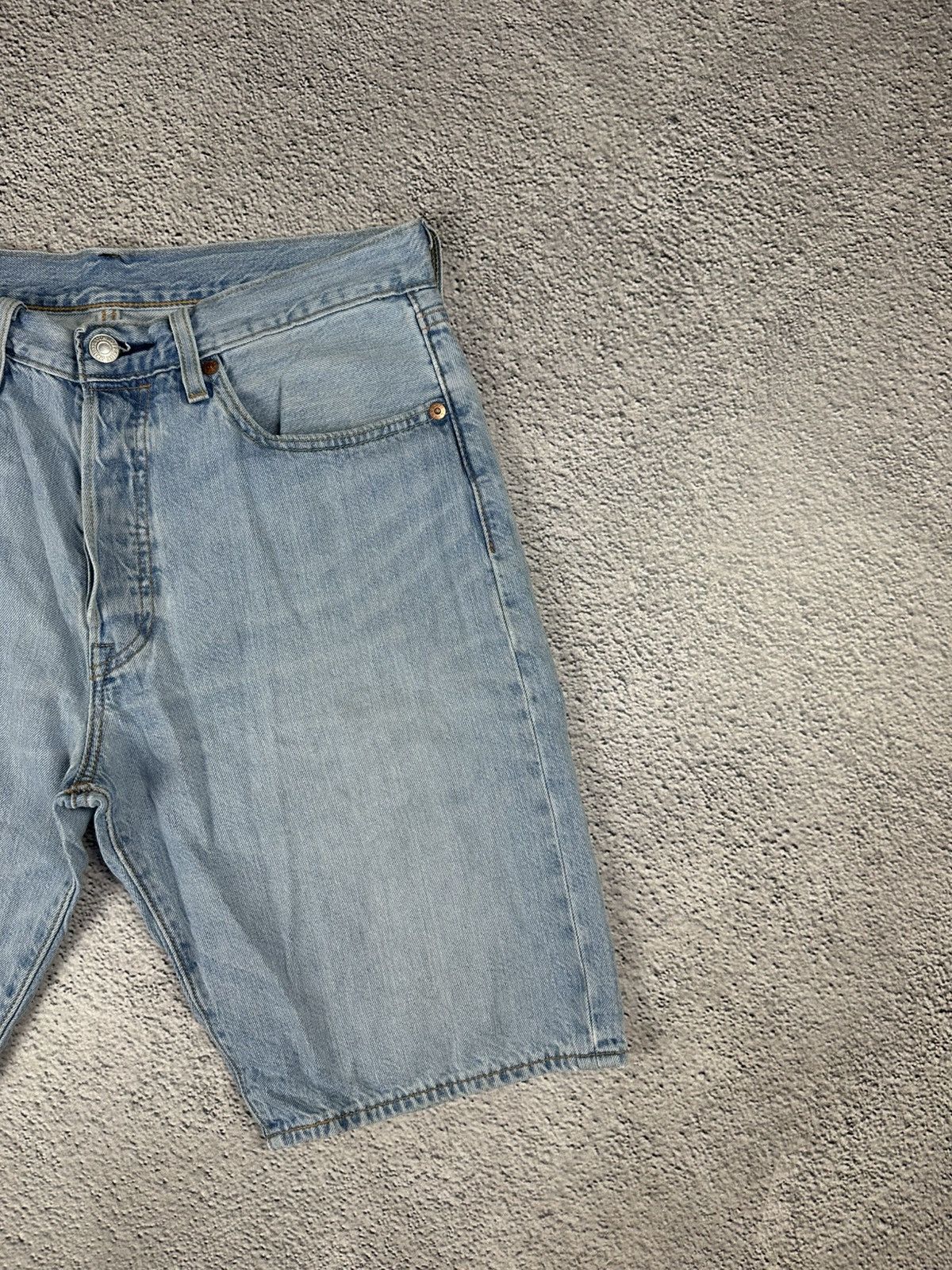 Levi's Vintage Clothing Vintage Levi’s 501 Washed Denim Blue Short Y2K Baggy Style Size US 31 - 7 Thumbnail