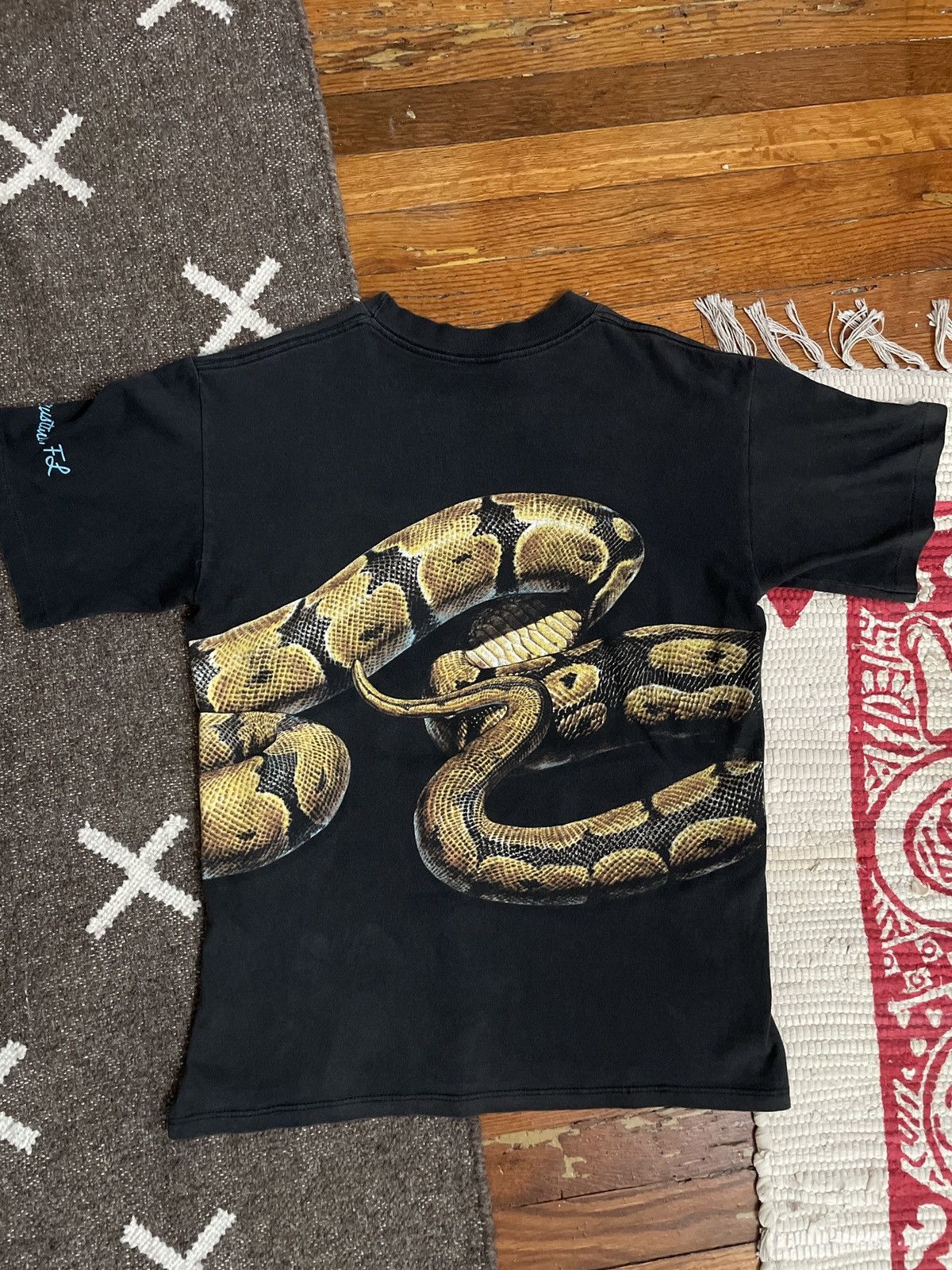 Vintage VINTAGE SNAKE PRINT BIG GRAPHIC Size US L / EU 52-54 / 3 - 2 Thumbnail