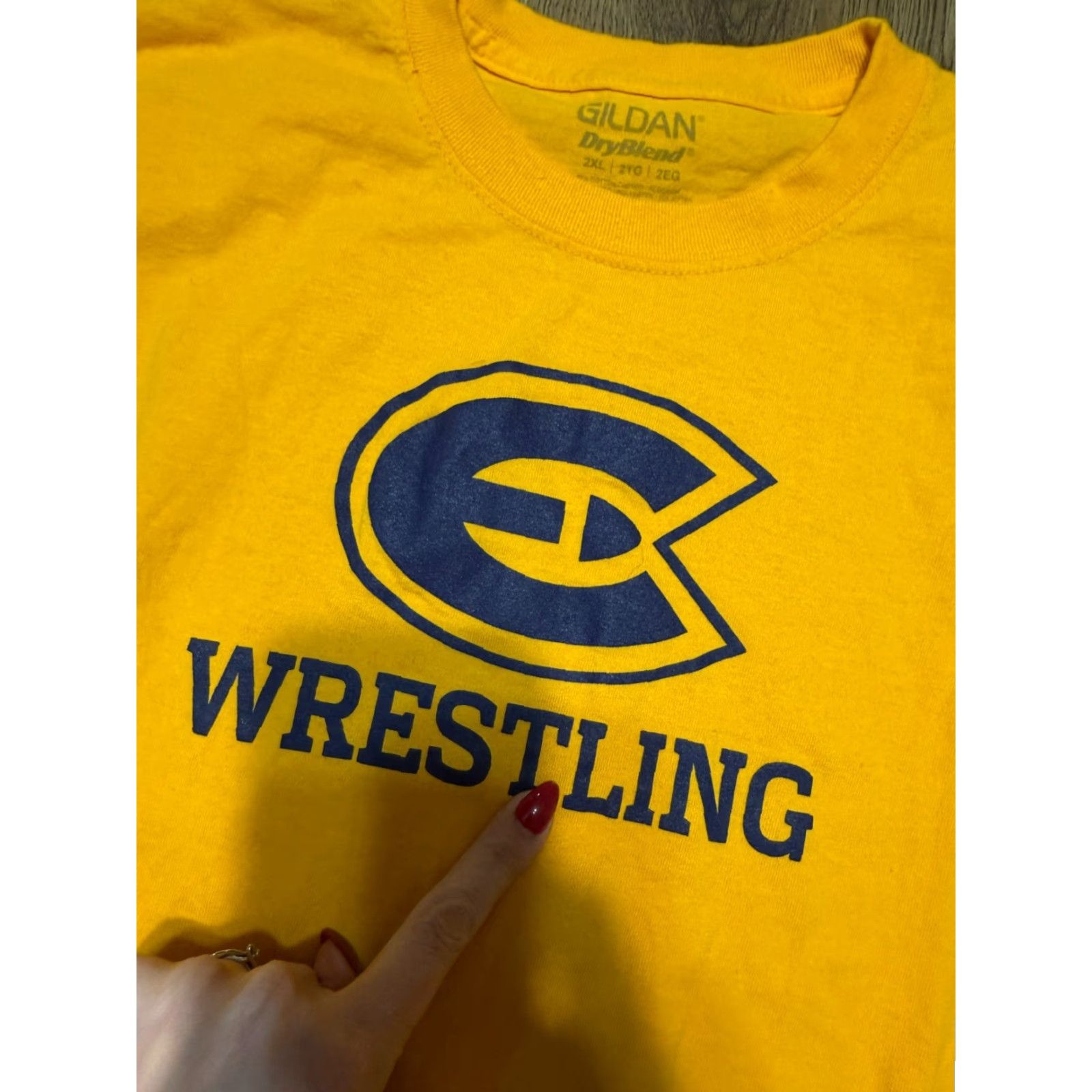 Gildan Gildan Shirt Men 2XL T-Shirt Crew Neck Cotton Yellow Blue Eau Claire Wisconsin Wrestling Sports Regular Vintage N/A? Size US XXL / EU 58 / 5 - 5 Thumbnail