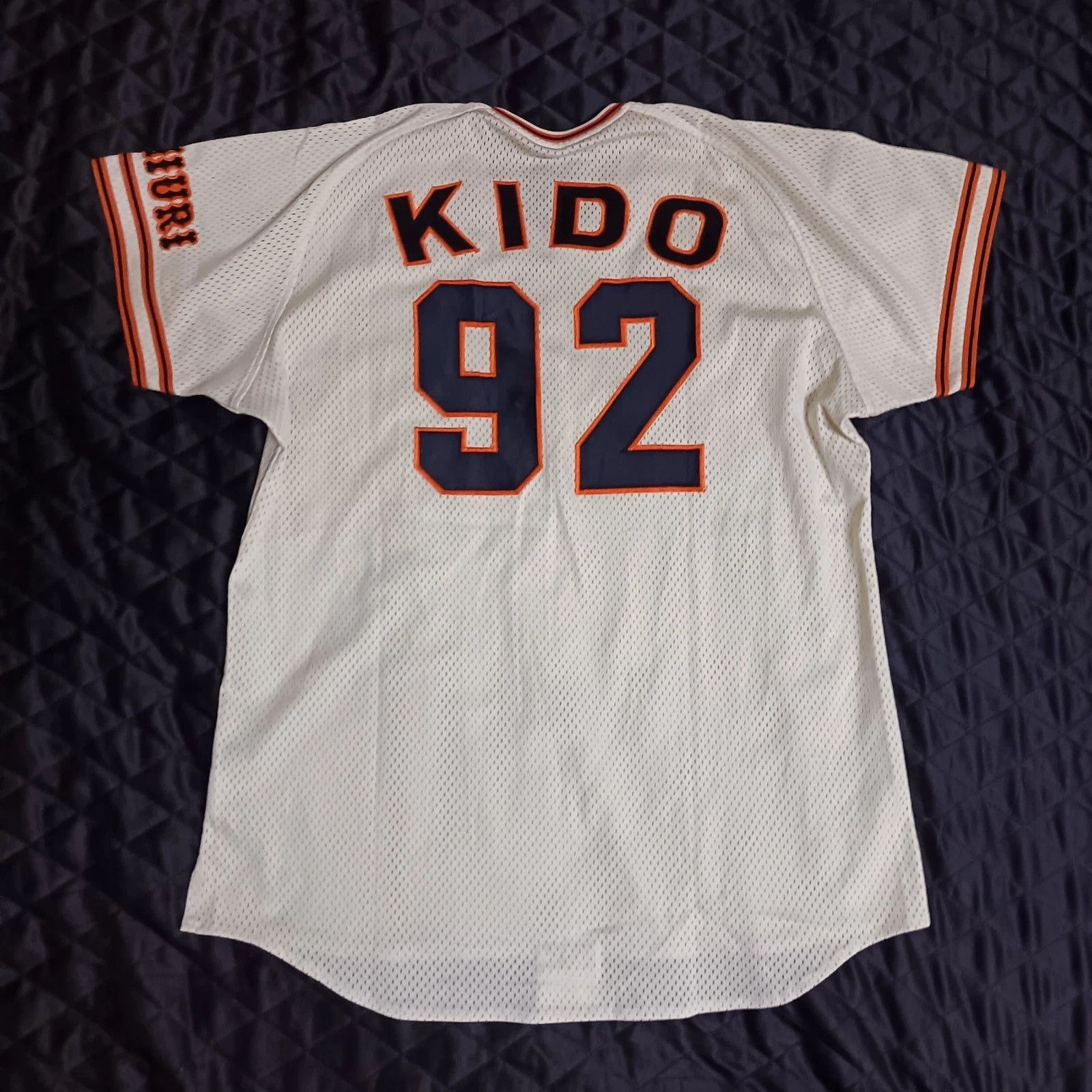 MLB Yomiuri Giants Yoshinori Kido Game Used Baseball Jersey Size US L / EU 52-54 / 3 - 5 Thumbnail
