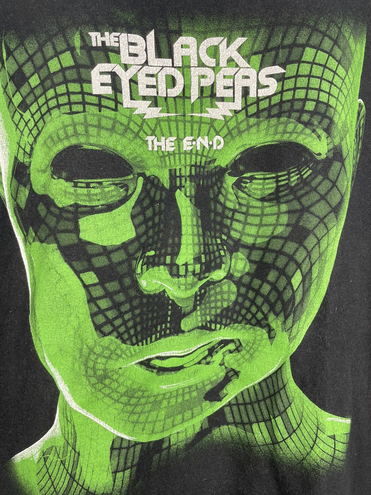 Band Tees Vintage Y2K The Black Eyed Peas The End promo band t shirt Size US M / EU 48-50 / 2 - 4 Thumbnail
