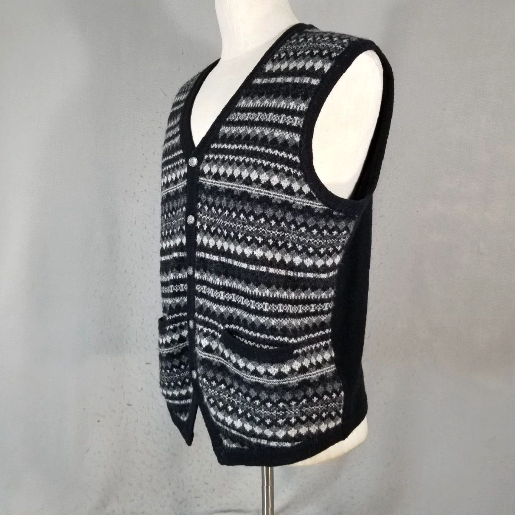 VINTAGE Jos. A. Bank Sweater Vest Men's Large Black Wool Blend Fair Isle Luxury Casual Workwear Hipster Preppy
