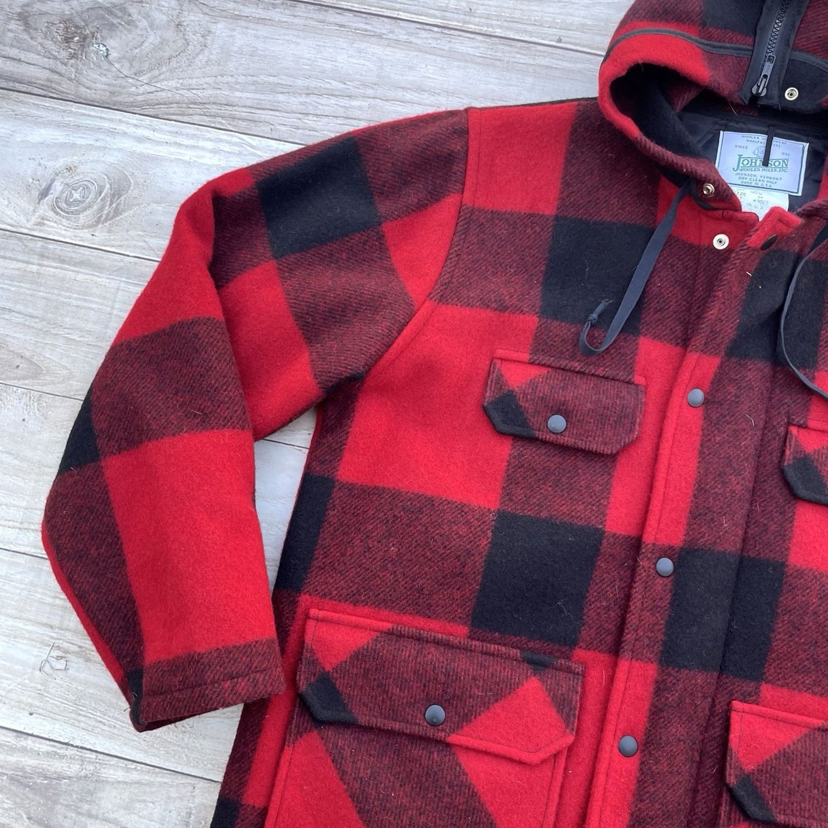 Johnson Woolen Mills VINTAGE Johnson Woolen Mills Buffalo Plaid Hooded Wool Hunting Jacket 44 Men Coat Jacket Wool 60s 70s Hunting Hooded Pockets Red Regular, USA Size US S / EU 44-46 / 1 - 3 Thumbnail