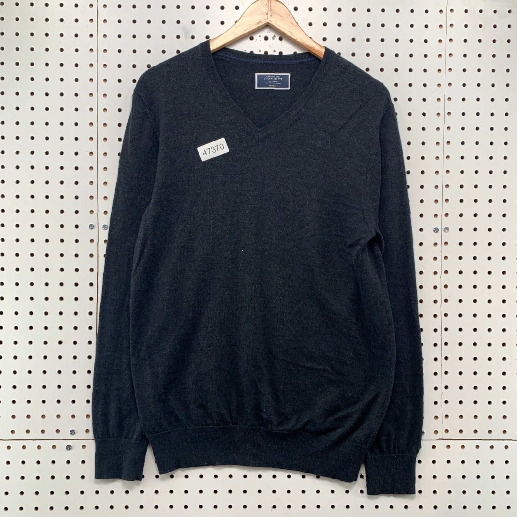Charles Tyrwhitt Charles Tyrwhitt Sweater Mens Medium Black V-Neck 100% Merino Wool Pullover Knit Wool Slim Fit Casual Regular Mens Size US M / EU 48-50 / 2 - 2 Thumbnail