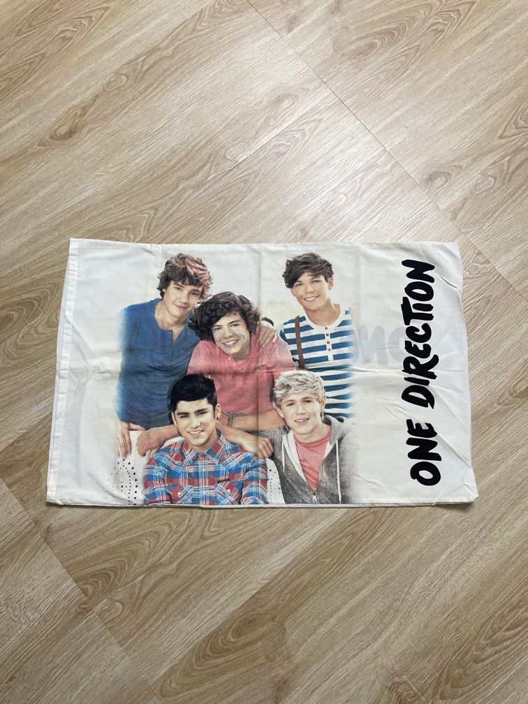 Band Tees × Vintage Vintage One Direction Pillow Case Size ONE SIZE - 1 Thumbnail