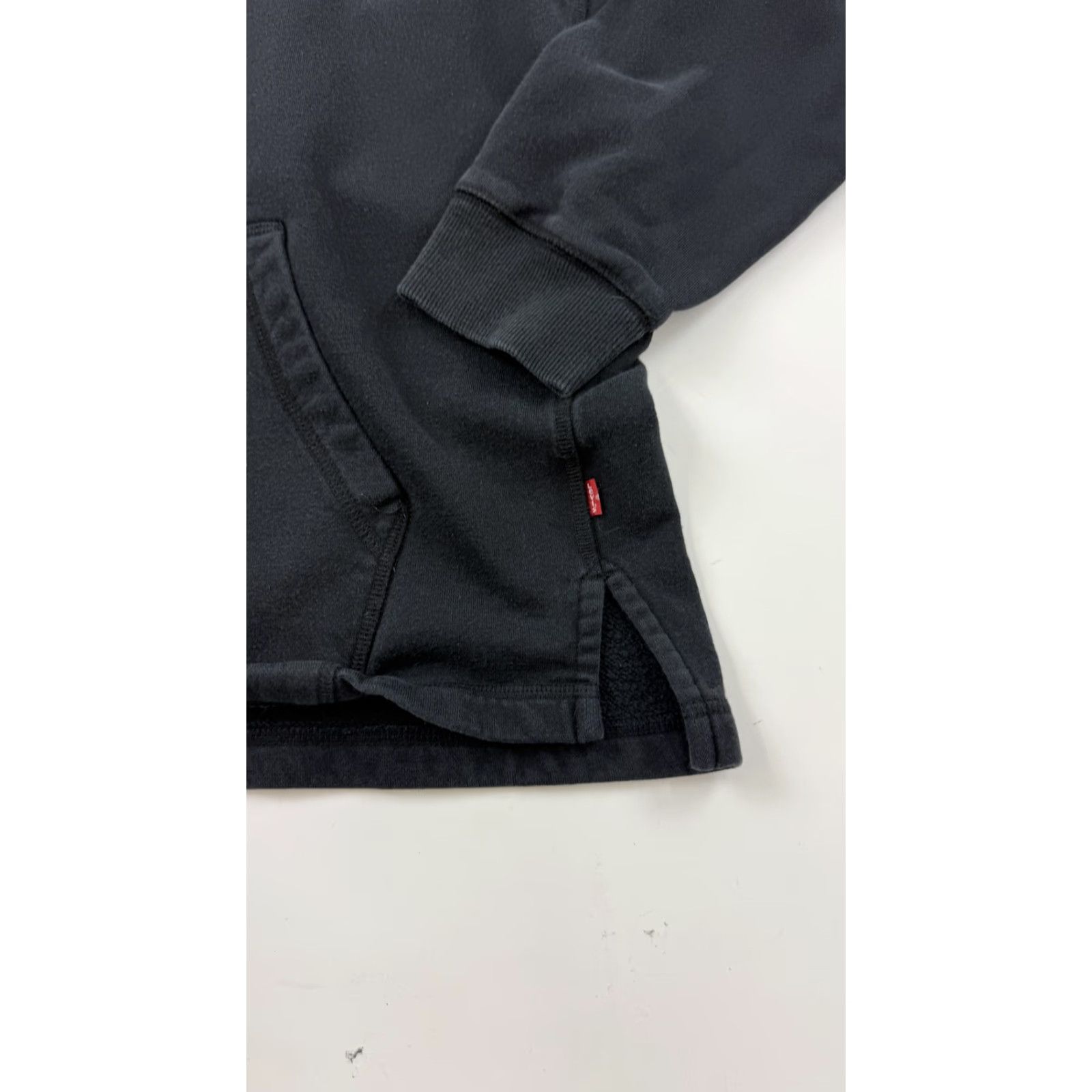 Levi's Levi's Hoodie Mens Large Black Red Logo Pullover Sweatshirt Fleece Pocket Casual Size US L / EU 52-54 / 3 - 3 Thumbnail