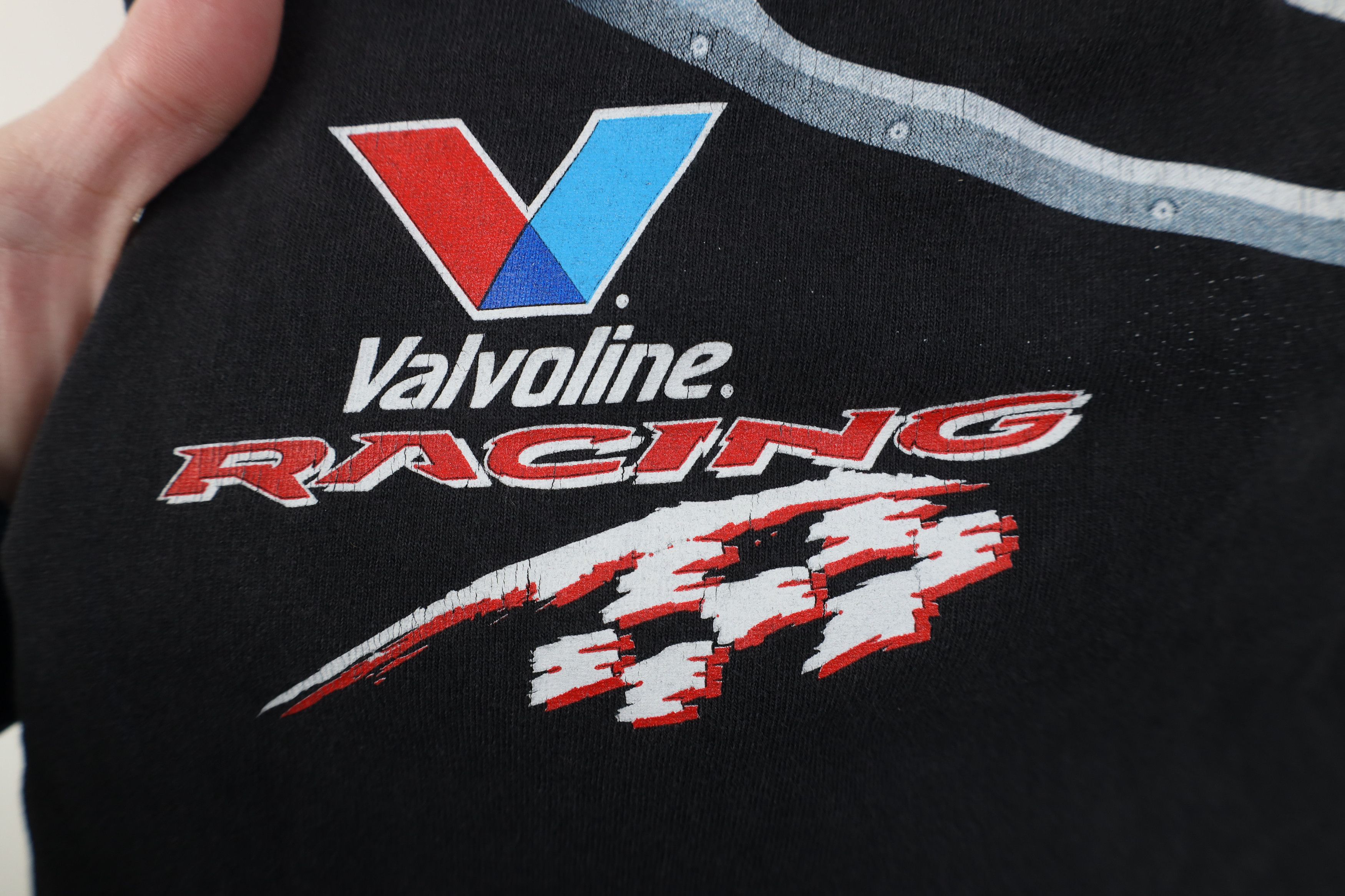 Vintage Vintage Y2K 2001 NASCAR Johnny Benson Valvoline T-Shirt Size US XL / EU 56 / 4 - 5 Thumbnail