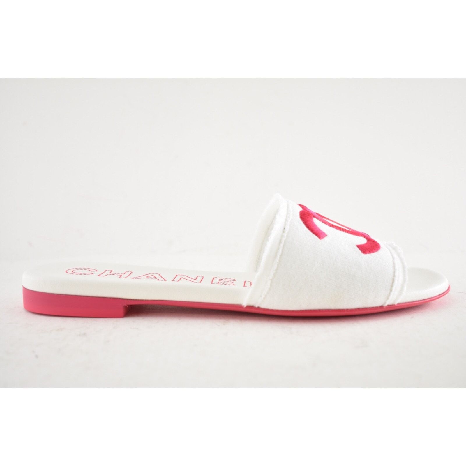 Chanel Chanel 24C White Fuchsia Pink CC Logo Fabric Knit Mule Size US 8 / IT 38 - 3 Thumbnail