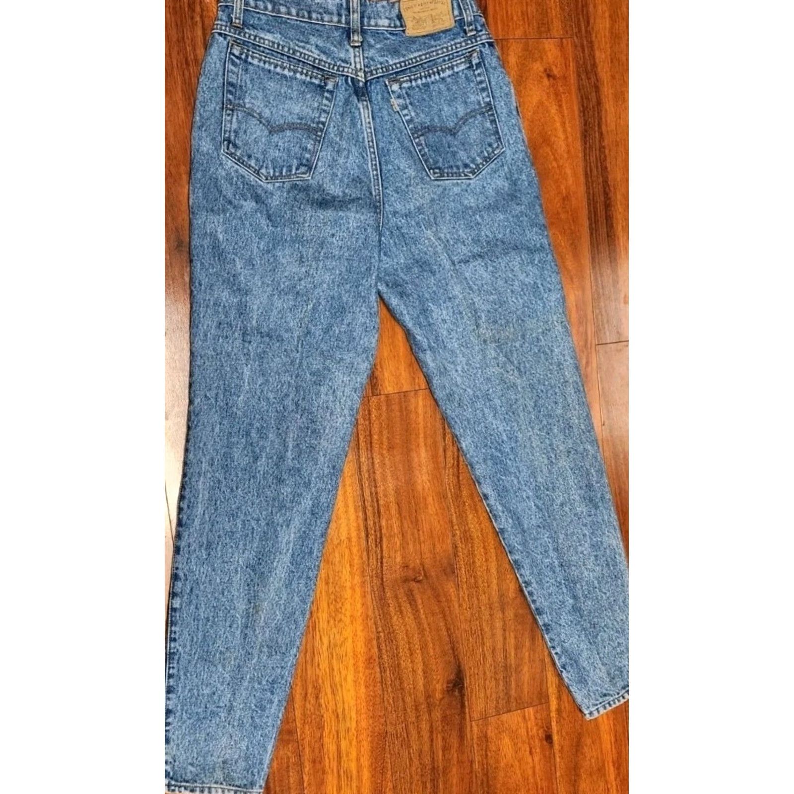 Vintage VINTAGE Levis 900 Series Jeans Junior Hi Rise Women Size 11 28x31 90s Mom Blue Faded Light Denim Classic USA Womens leggings? Size 32" / US 10 / IT 46 - 4 Thumbnail