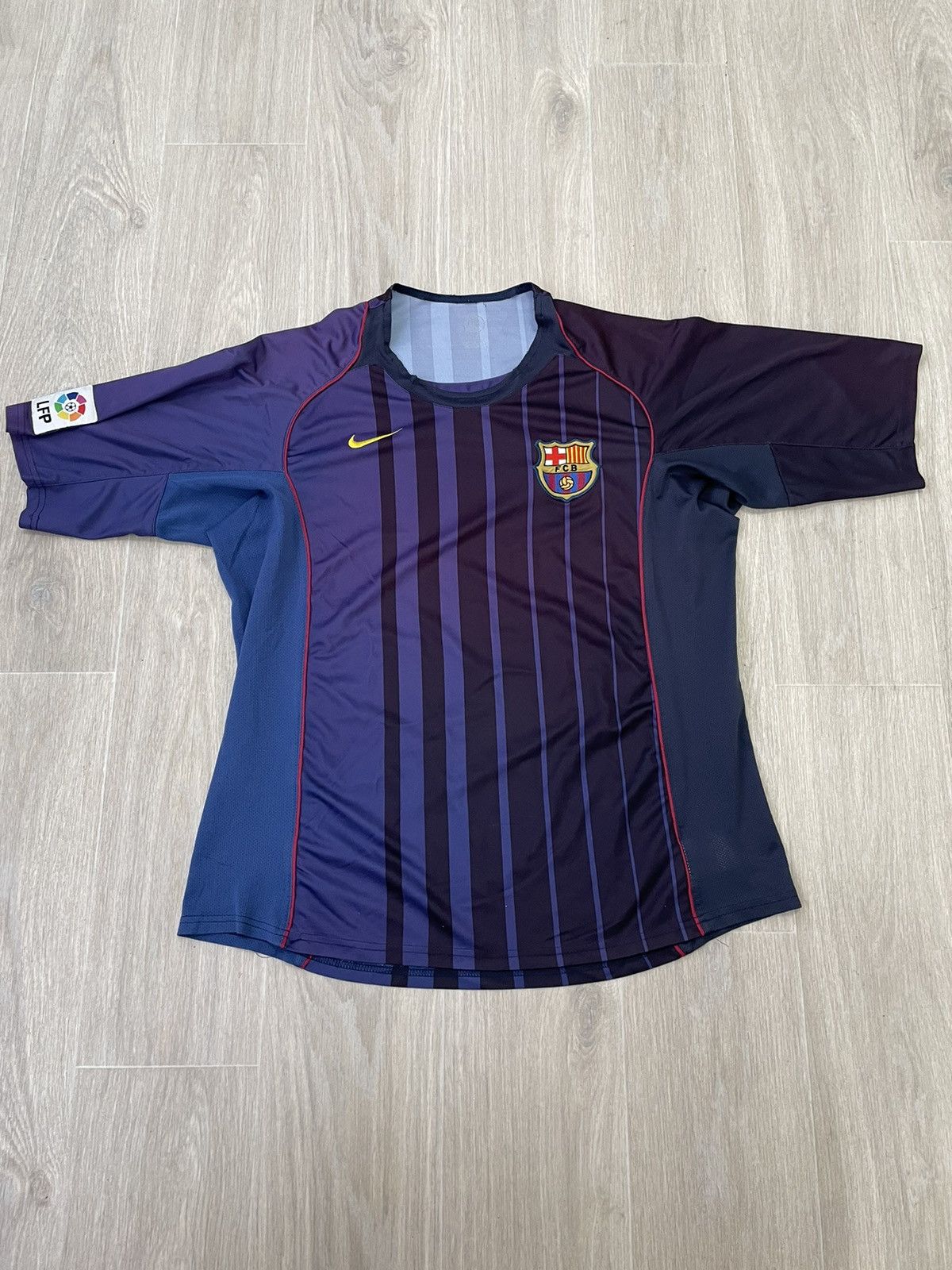 Nike Nike Barcelona 2004 soccer jersey Size US M / EU 48-50 / 2 - 1 Thumbnail