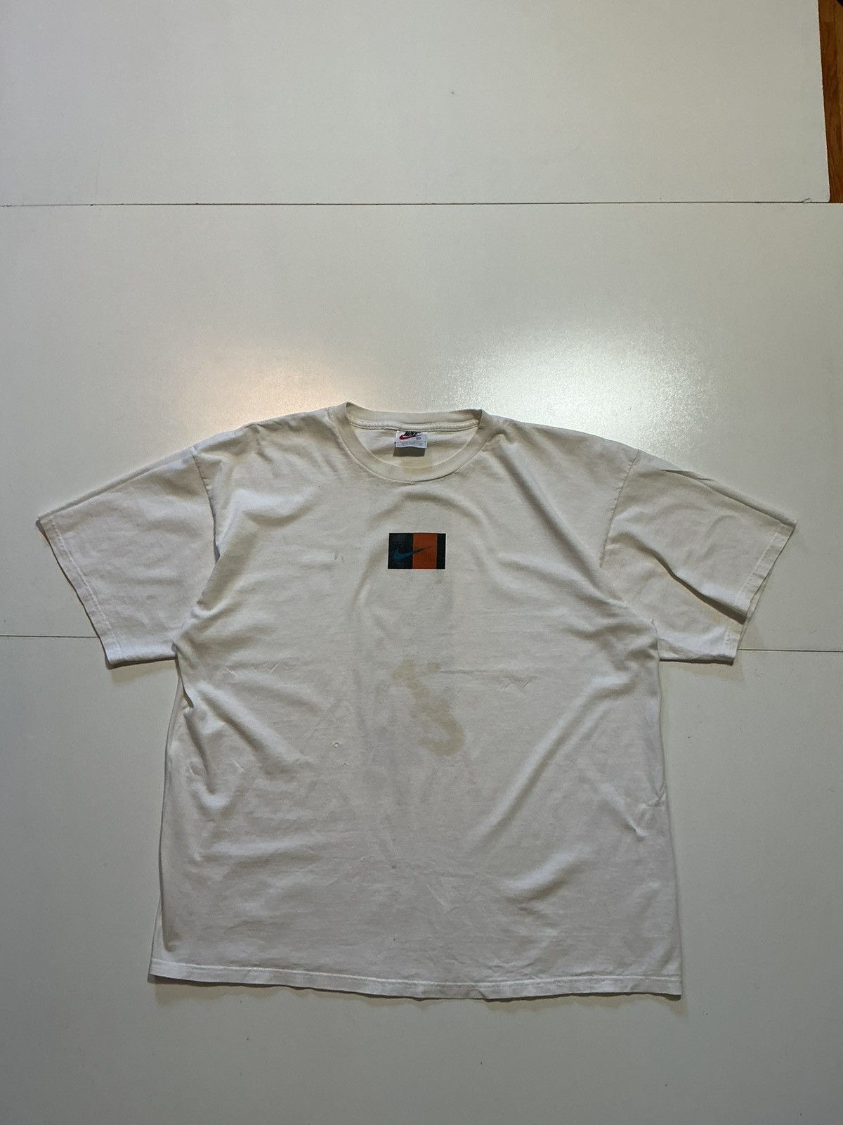 Nike Vintage 90s Nike Box Logo Center Swoosh Graphic T-Shirt Size US XL / EU 56 / 4 - 2 Thumbnail