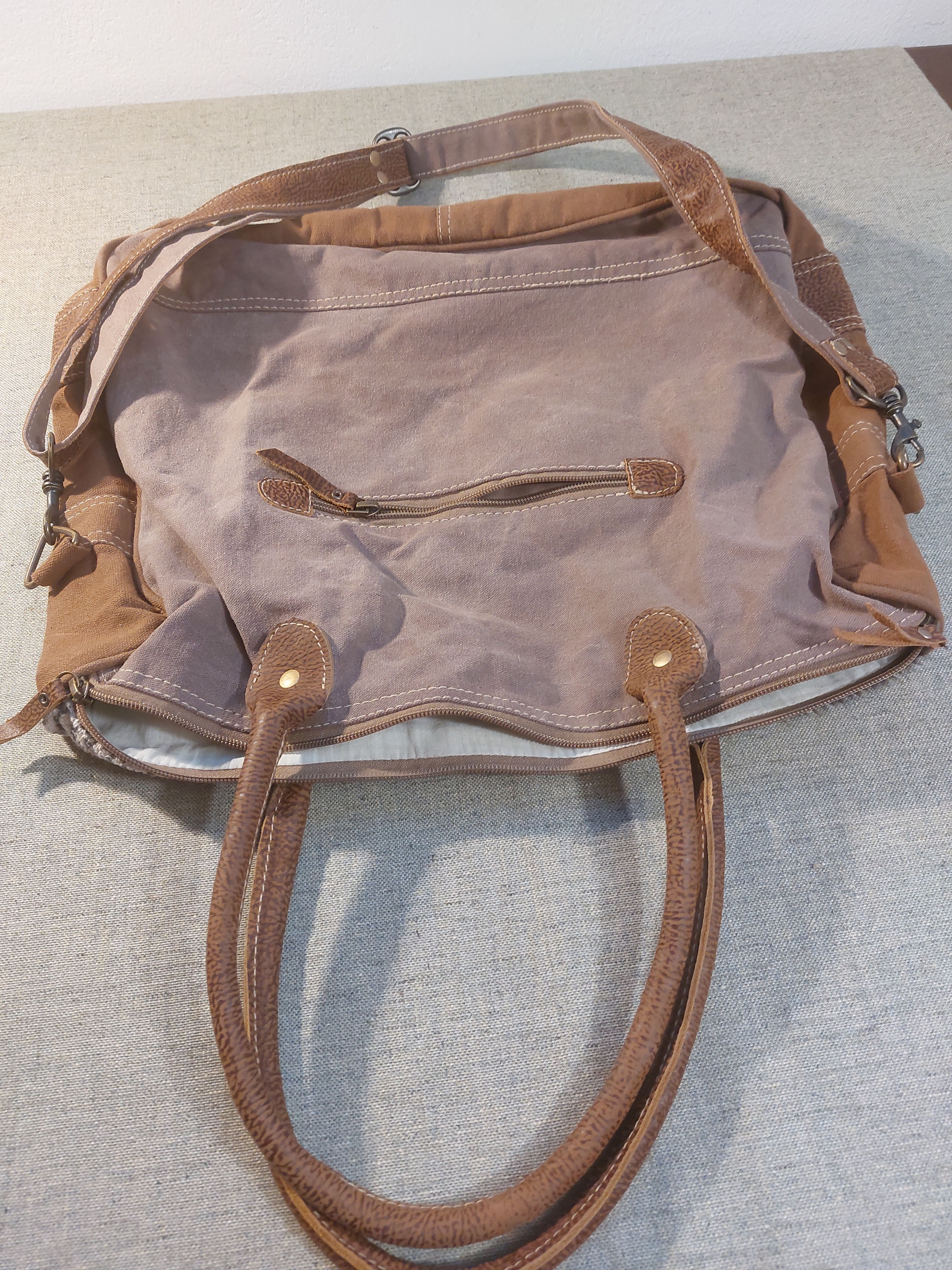 Vintage Vintage Cowhide Leather & Canvas Boho Western Travel Tote Size ONE SIZE - 8 Thumbnail