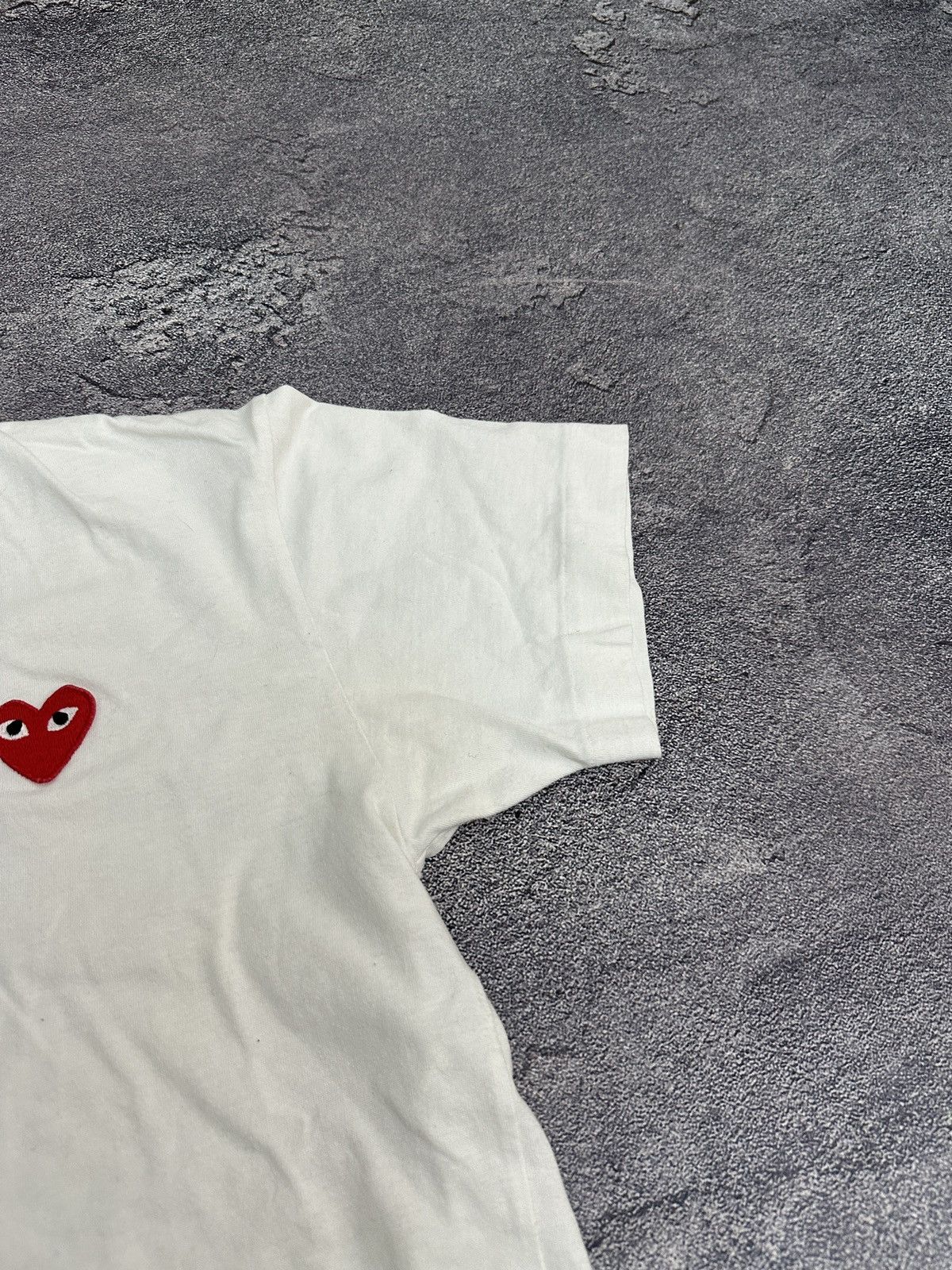 Comme des Garcons PLAY Comme Des Garcons Play Heat Logo White T-Shirt M Size Size US M / EU 48-50 / 2 - 11 Thumbnail