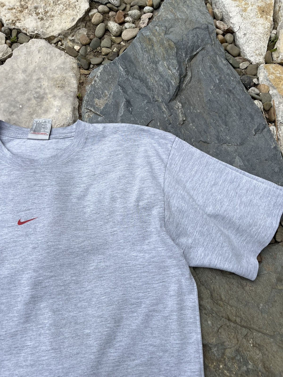 Nike × Vintage Rare Vintage Nike 90s y2k central swoosh t-shirt tee retro Size US L / EU 52-54 / 3 - 4 Thumbnail