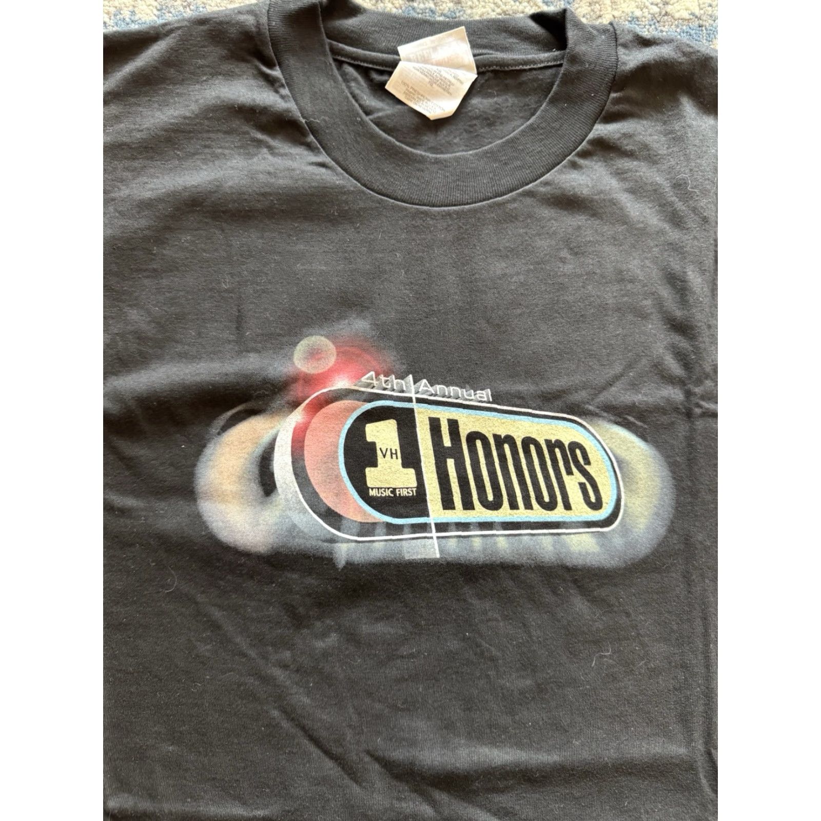 Hanes VINTAGE 1997 VH1 Honors T Shirt XL Hanes Black Cotton Crew Neck Short Sleeve Men's 90s Band Music Rock Logo Double-Sided | Mens Size US XL / EU 56 / 4 - 2 Thumbnail