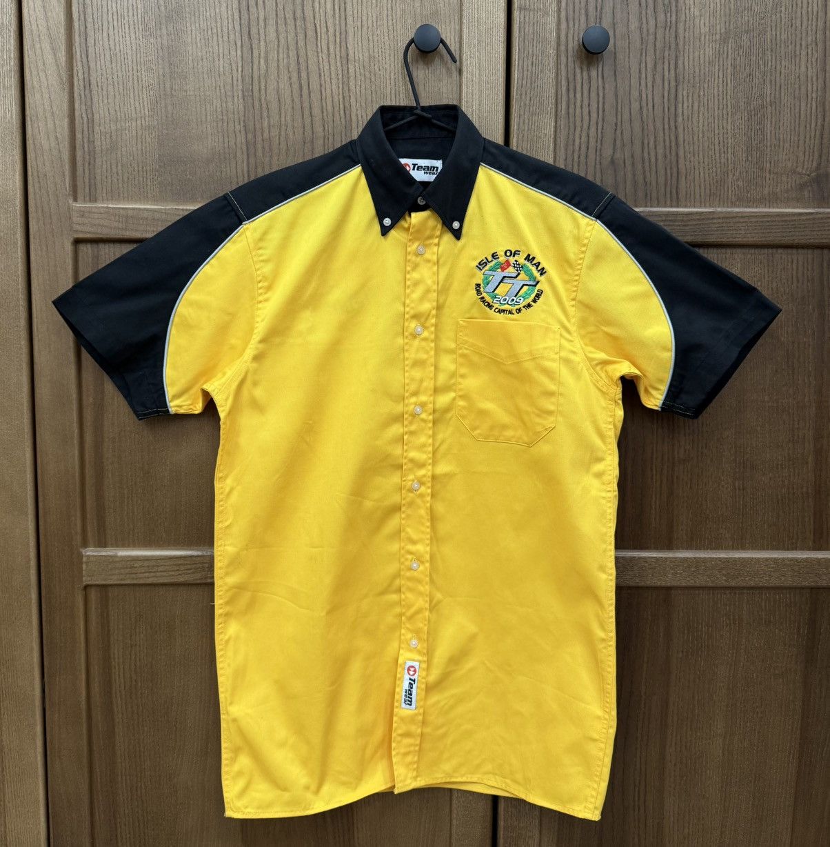 Formula 1 Team Wear Isle of man TT 2009 Racing Button Up Shirt Size US XS / EU 42 / 0 - 1 Thumbnail