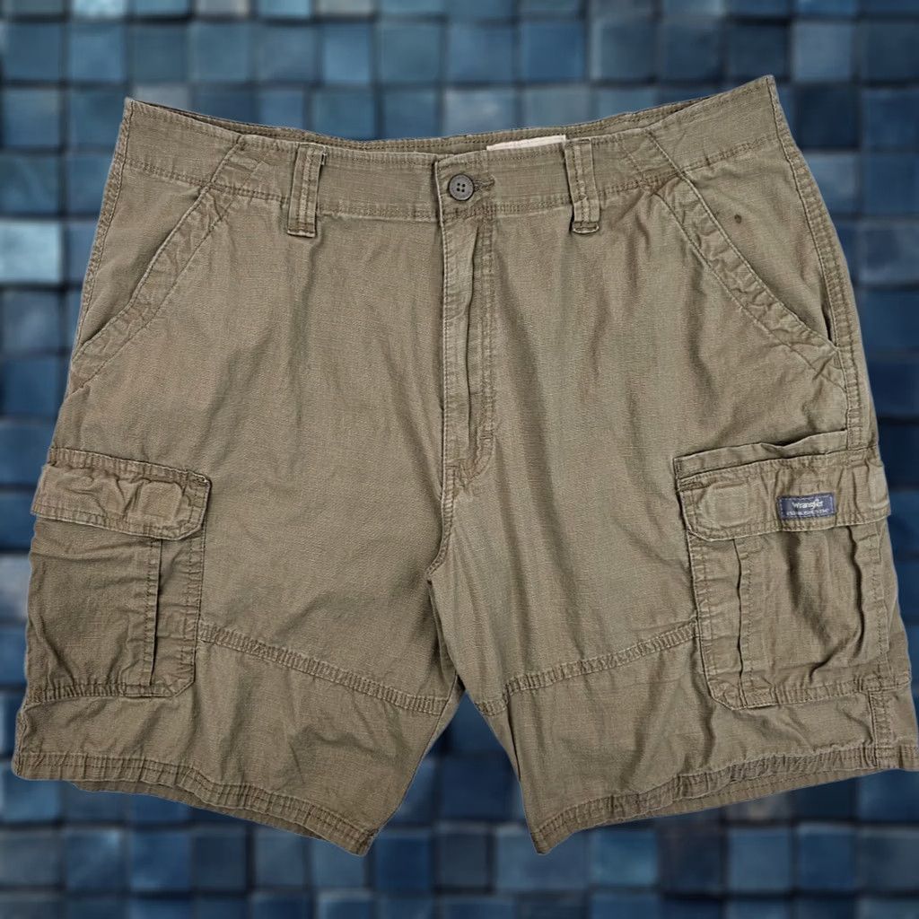 Wrangler Wrangler Relaxed Fit Ripstop Cargo Shorts Men 38 Cargo Pocket Brown Inseam 9.5" Coyote Tan Ripstop Modern Outdoor Casual Workwear Size US 38 / EU 54 - 1 Thumbnail
