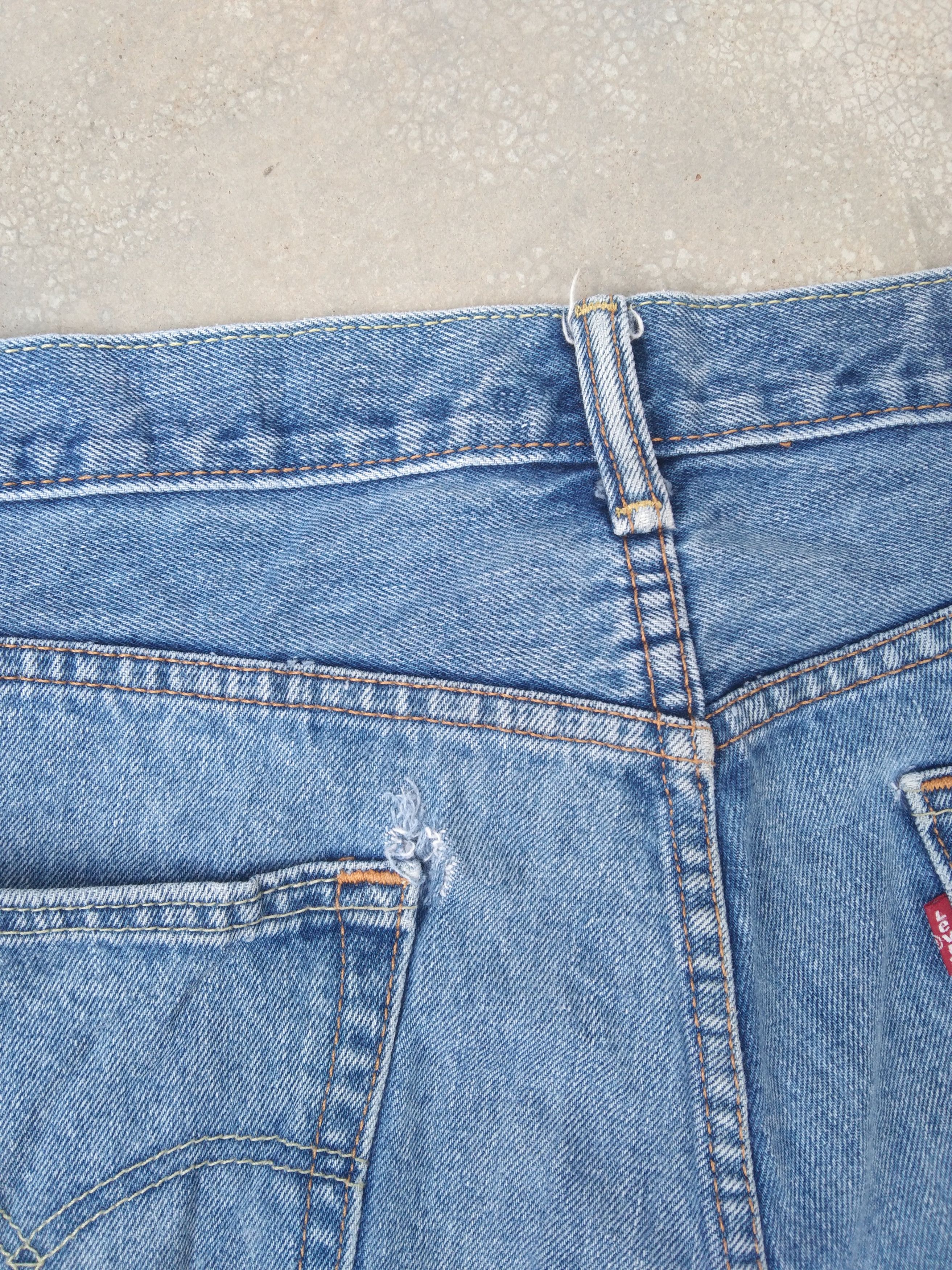 Levi's Vintage Levi's Jeans 550 Light Blue Denim 33x30 Size US 33 - 4 Thumbnail