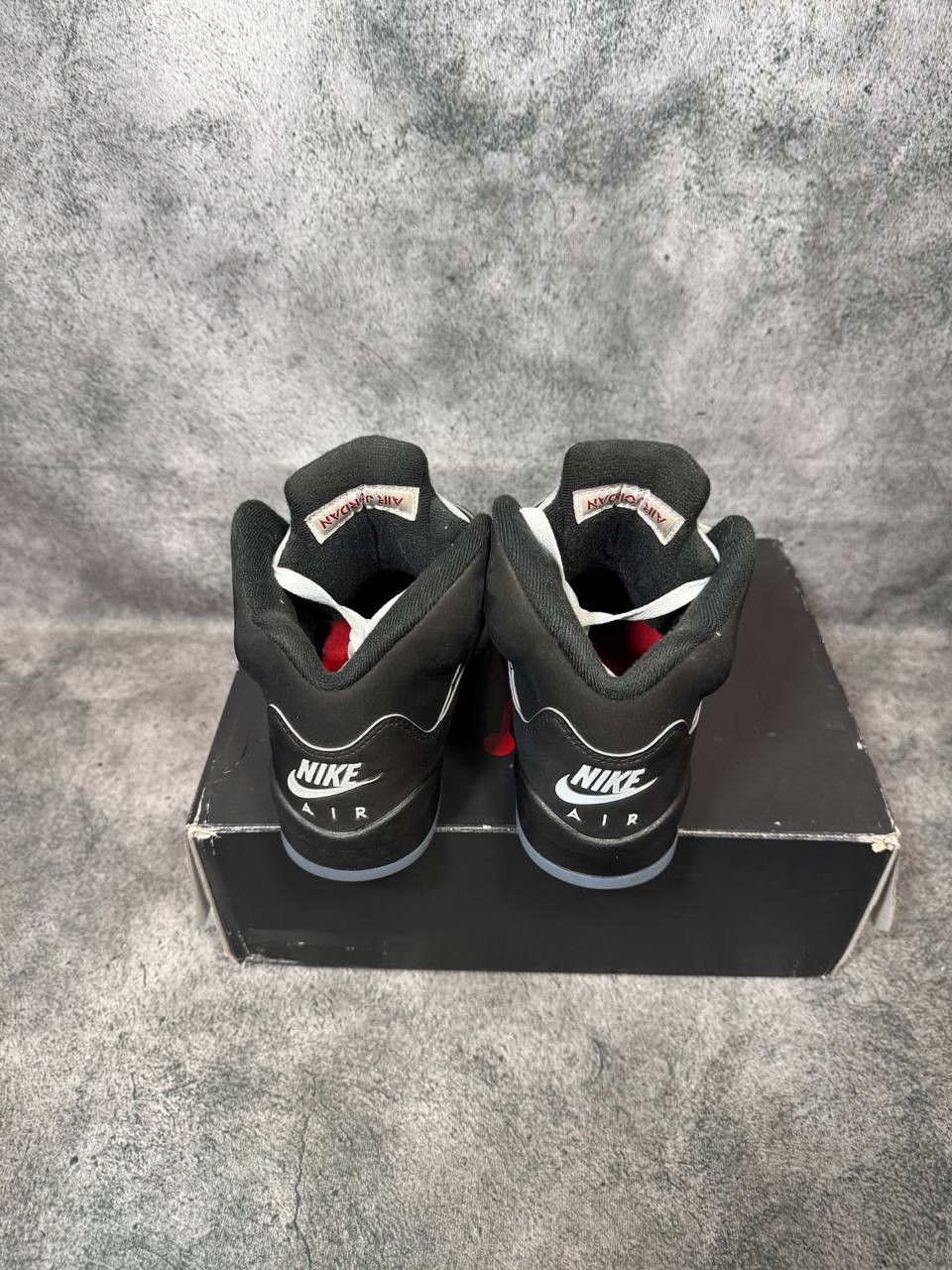 Jordan Brand Size 4.5Y | Jordan 5 Metallic With Box | Pre-Owned Size US 5 / EU 37 - 2 Thumbnail