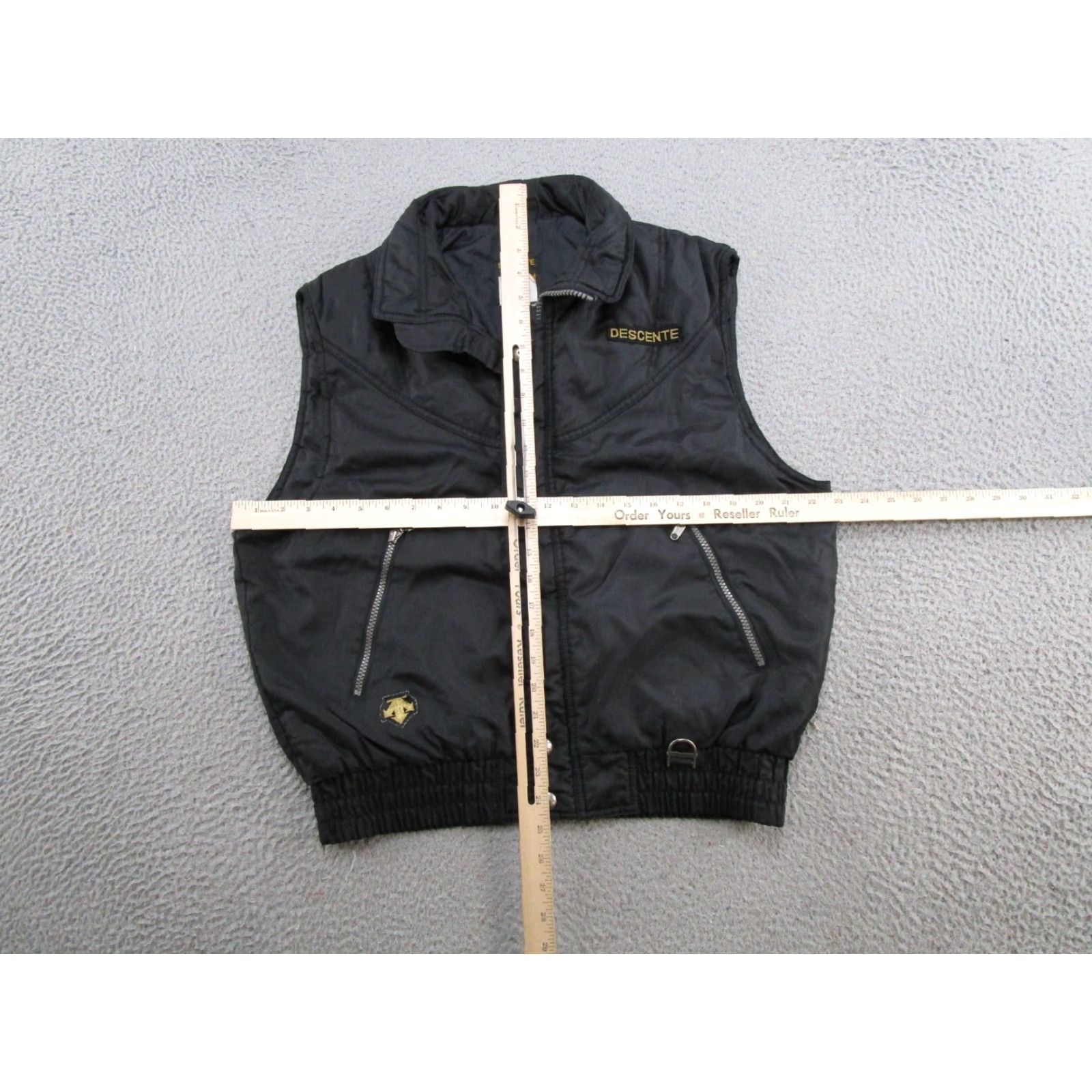 Vintage VINTAGE Descente Vest Full Zip Snaps Black Gold 90s Ski Outdoor Mens M Size US M / EU 48-50 / 2 - 4 Thumbnail