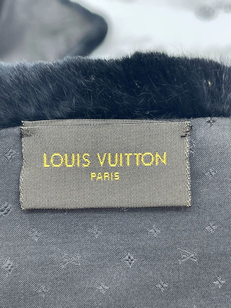 Louis Vuitton Louis Vuitton Black and pink jacquard logo fur scarf Size ONE SIZE - 8 Thumbnail