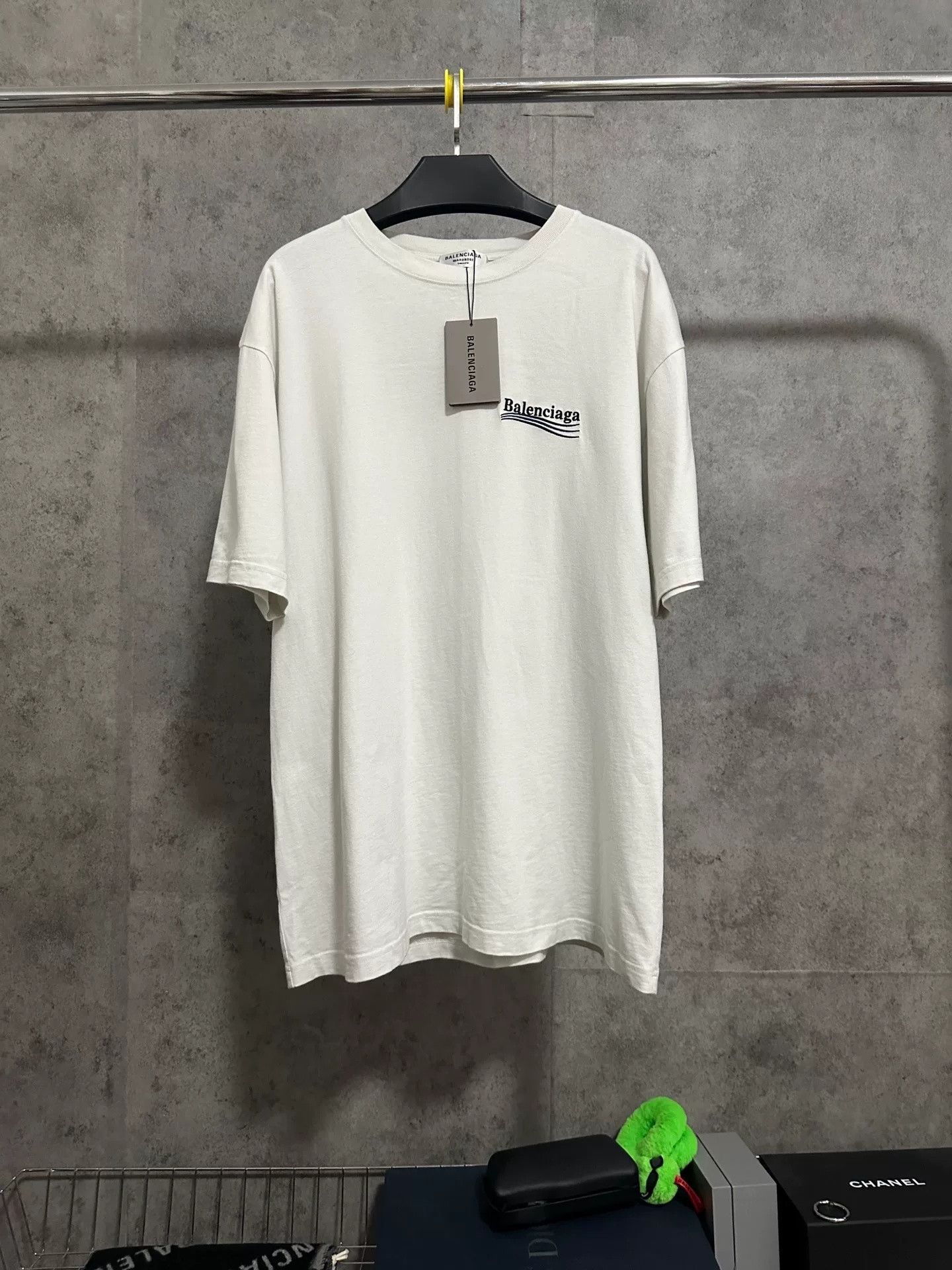 Balenciaga Balenciaga Coke Wave Embroidered Logo T-shirt Size US M / EU 48-50 / 2 - 1 Thumbnail