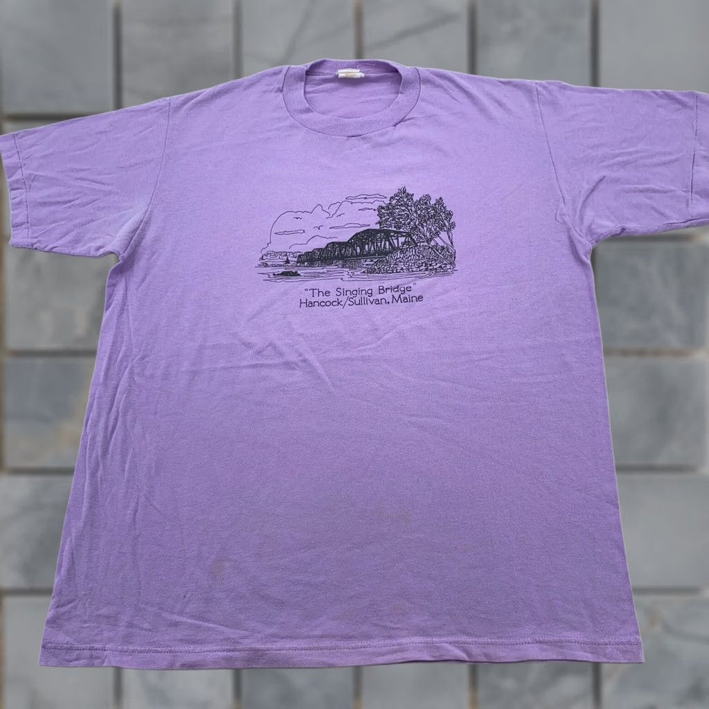 Vintage VINTAGE THE SINGING BRIDGE HANCOCK SULLIVAN MAINE T-Shirt Large Purple 80s 1990s Mens Size US L / EU 52-54 / 3 - 1 Thumbnail