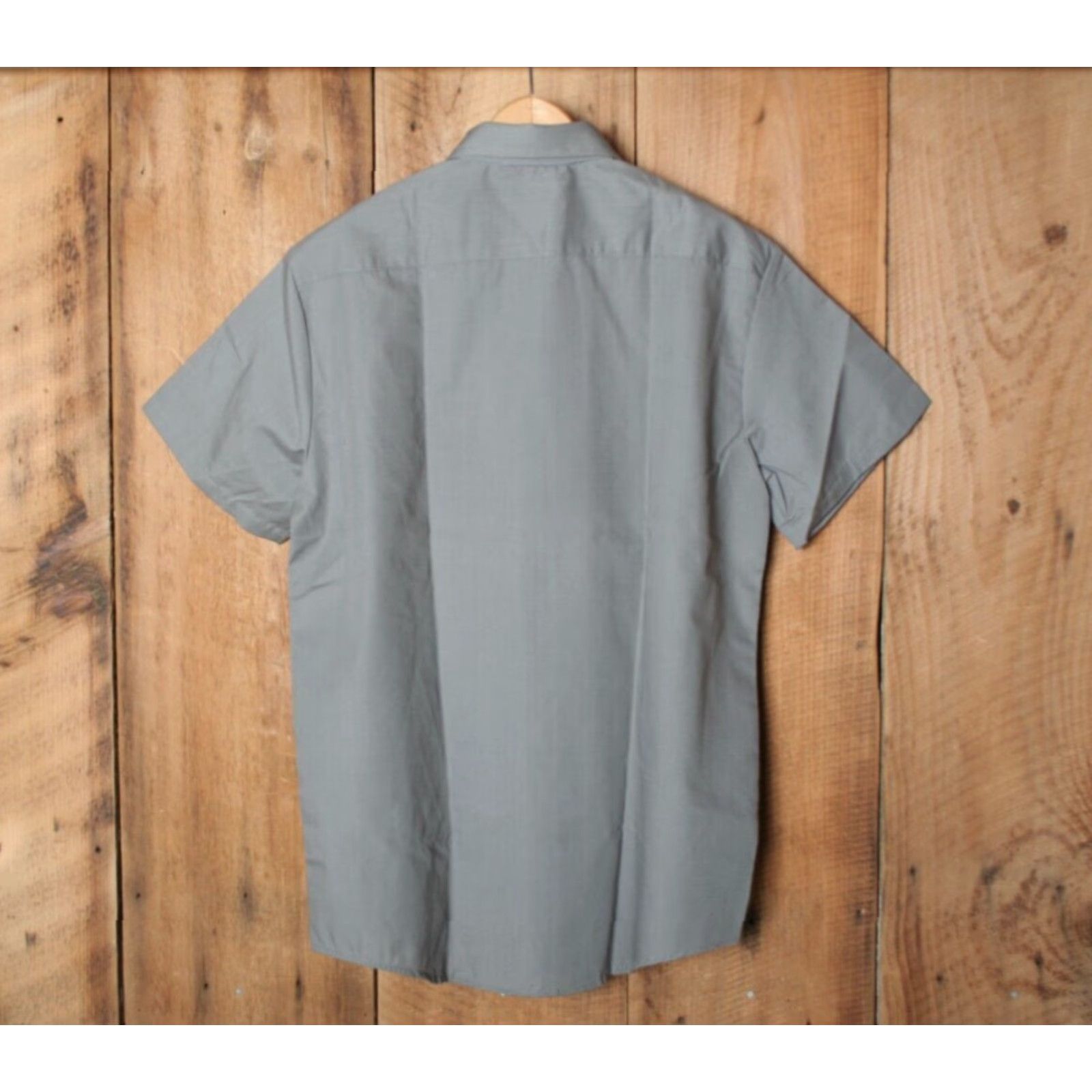 Vintage VINTAGE OshKosh B'gosh Gray Best/Prest Short Sleeve Work Shirt Sz. M Men Short Sleeve Button-Up 65% Polyester 35% Cotton Solid Gray Size US M / EU 48-50 / 2 - 5 Thumbnail