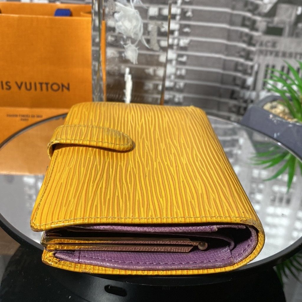 Louis Vuitton Authentic Louis Vuitton Epi Kisslock Wallet Size ONE SIZE - 13 Thumbnail