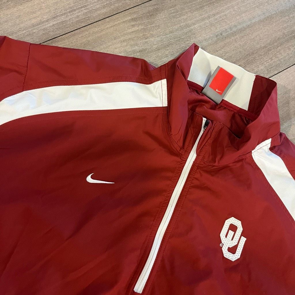 Jordan Brand Nike Oklahoma Red Athletic Pullover Hoodie Men Large Size US L / EU 52-54 / 3 - 2 Thumbnail