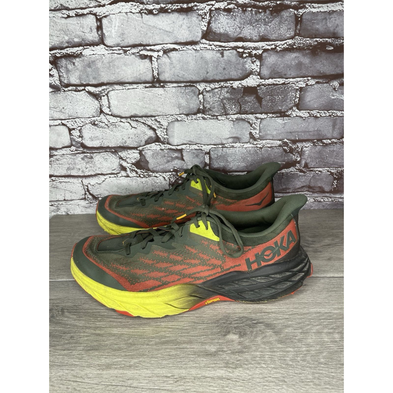 Hoka Hoka One Speedgoat 5 Thyme Fiesta Gray Fabric Red Yellow Gym Size US 12 / EU 45 - 18 Thumbnail