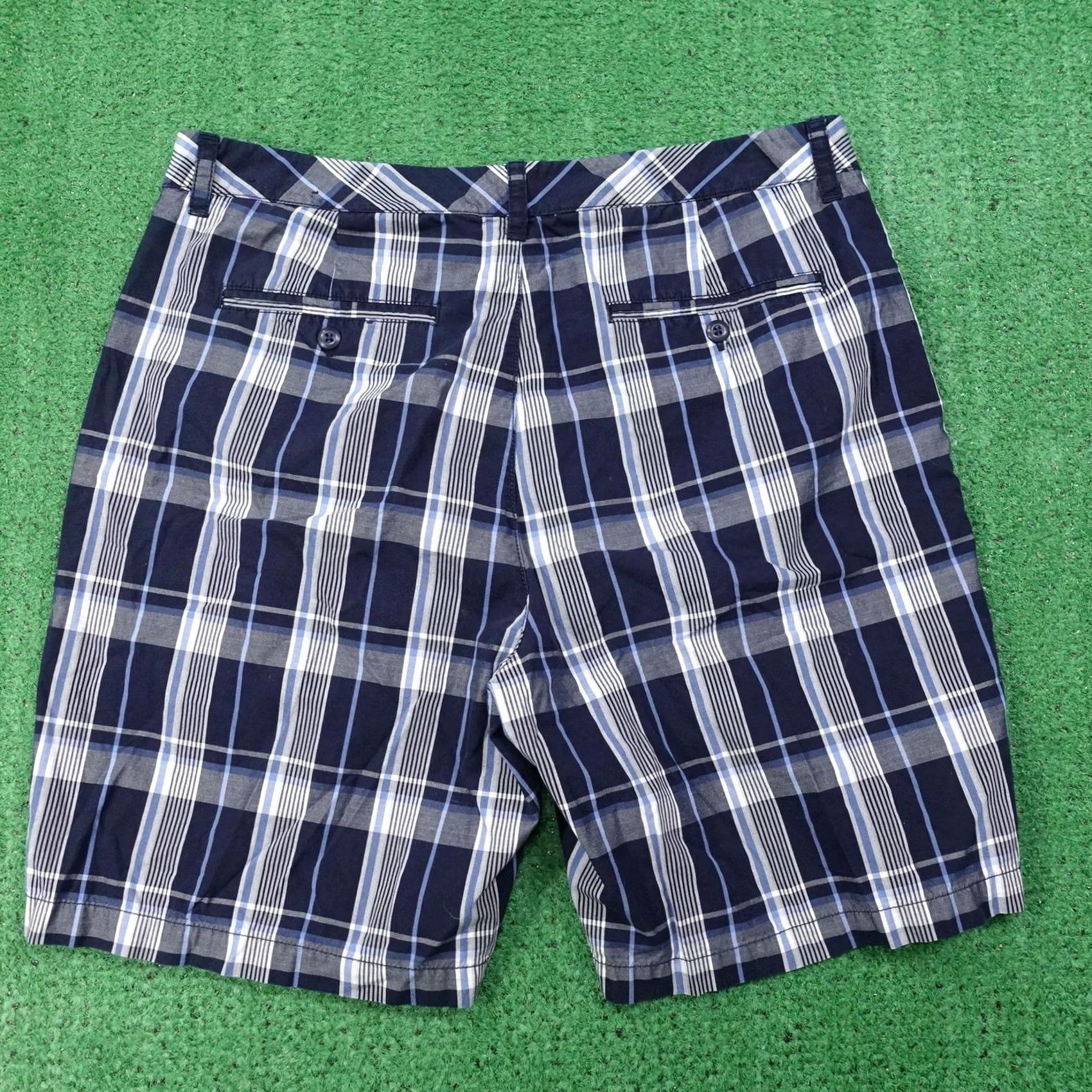 Croft & Barrow Croft & Barrow Bermuda Shorts Mens 36 Blue Plaid Cotton 9 Inseam Pockets Front Flat Front Zip Button Casual Summer Mens Size US 36 / EU 52 - 3 Thumbnail