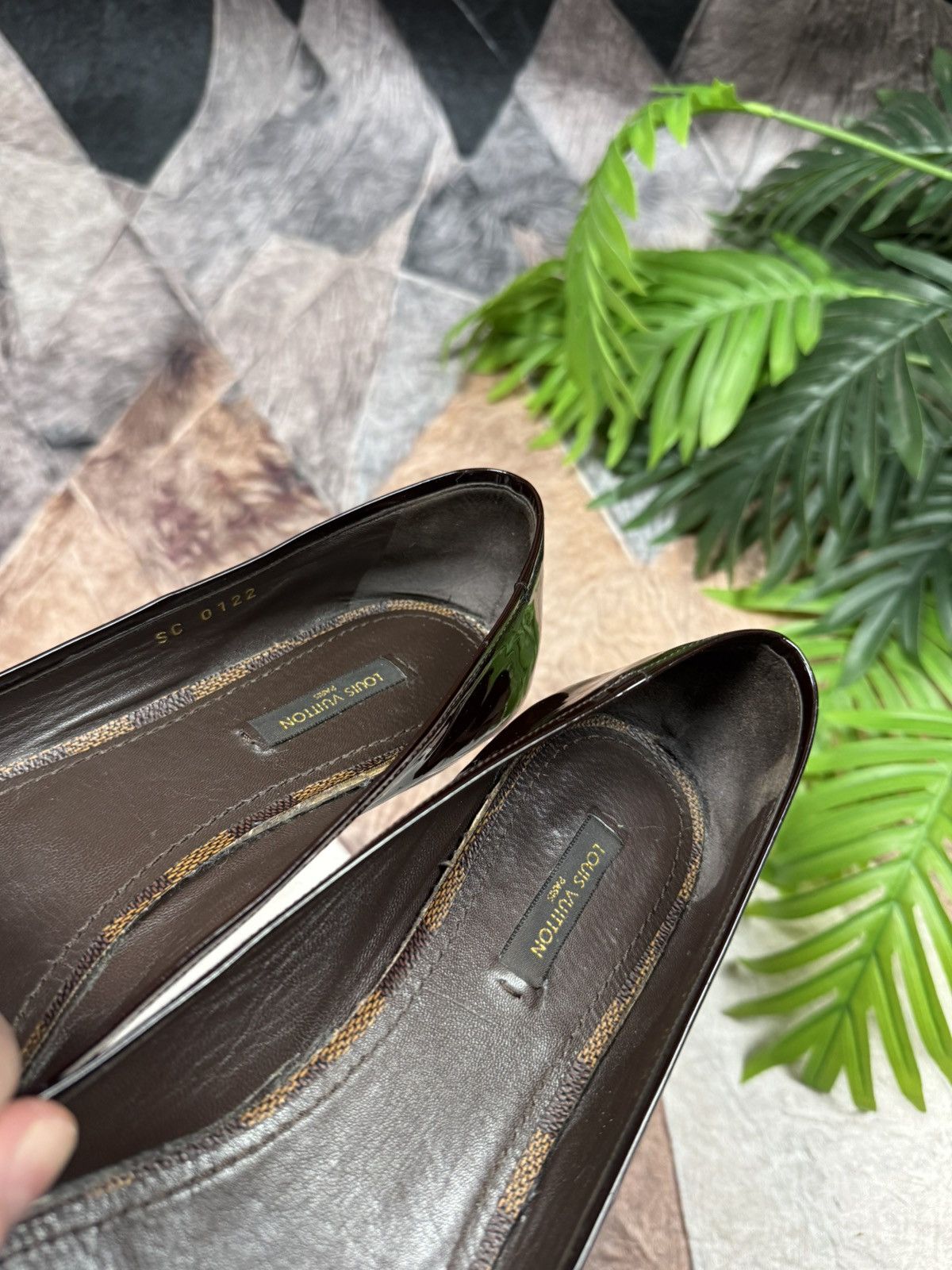 Louis Vuitton Louis Vuitton Brown Patent Leather ballet flats size 41 Size US 11 / IT 41 - 9 Thumbnail