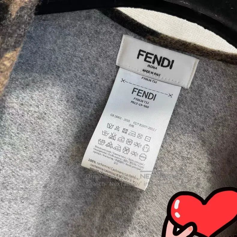Fendi Fendi size 140*145 cm Double-Sided Cashmere Logo Cloak/Shaw Size ONE SIZE - 4 Thumbnail