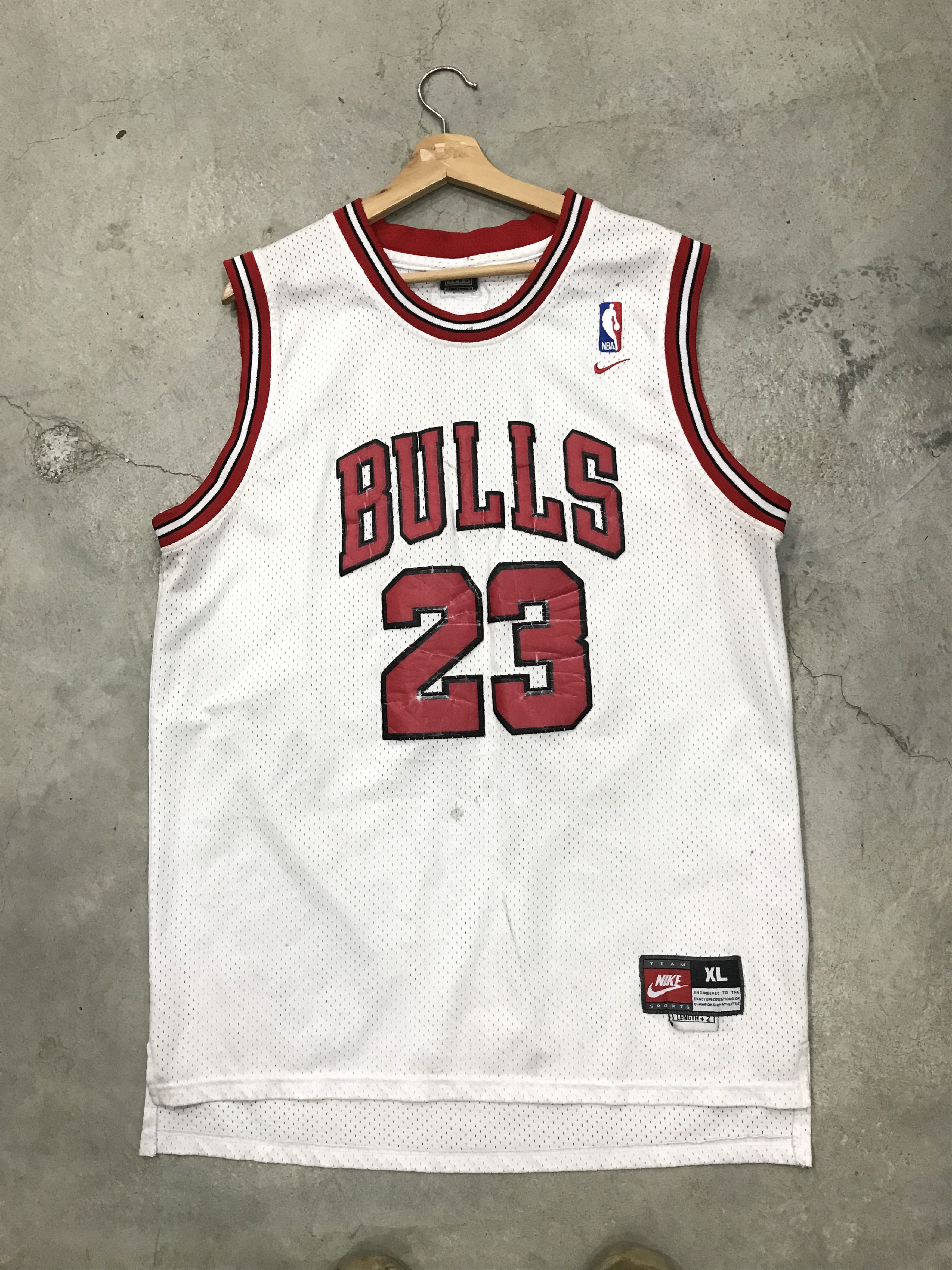 Nike Nike Chicago Bulls 23 Size US XL / EU 56 / 4 - 1 Thumbnail