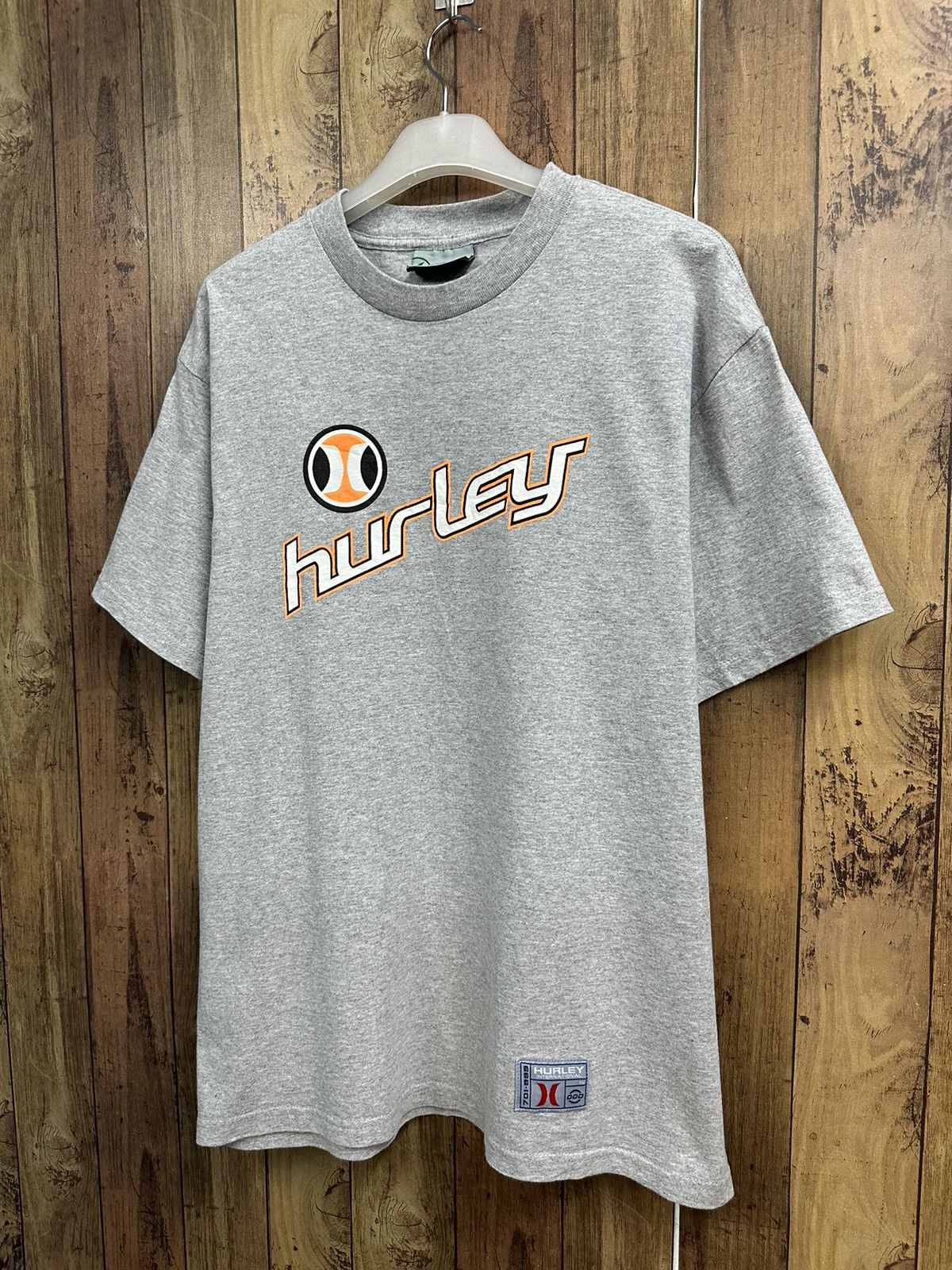 Hurley Vintage Surfboard Hurley Made In Usa Center Logo TShirt A532 Size US L / EU 52-54 / 3 - 2 Thumbnail